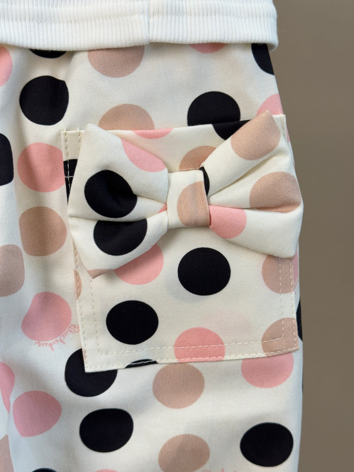 Conjunto Infantil Regata Ursinha Vestido de Poá e Calça Infantil Baggy Sarja Estampa Poá Bolsos Com Laços - Pituchinhus
