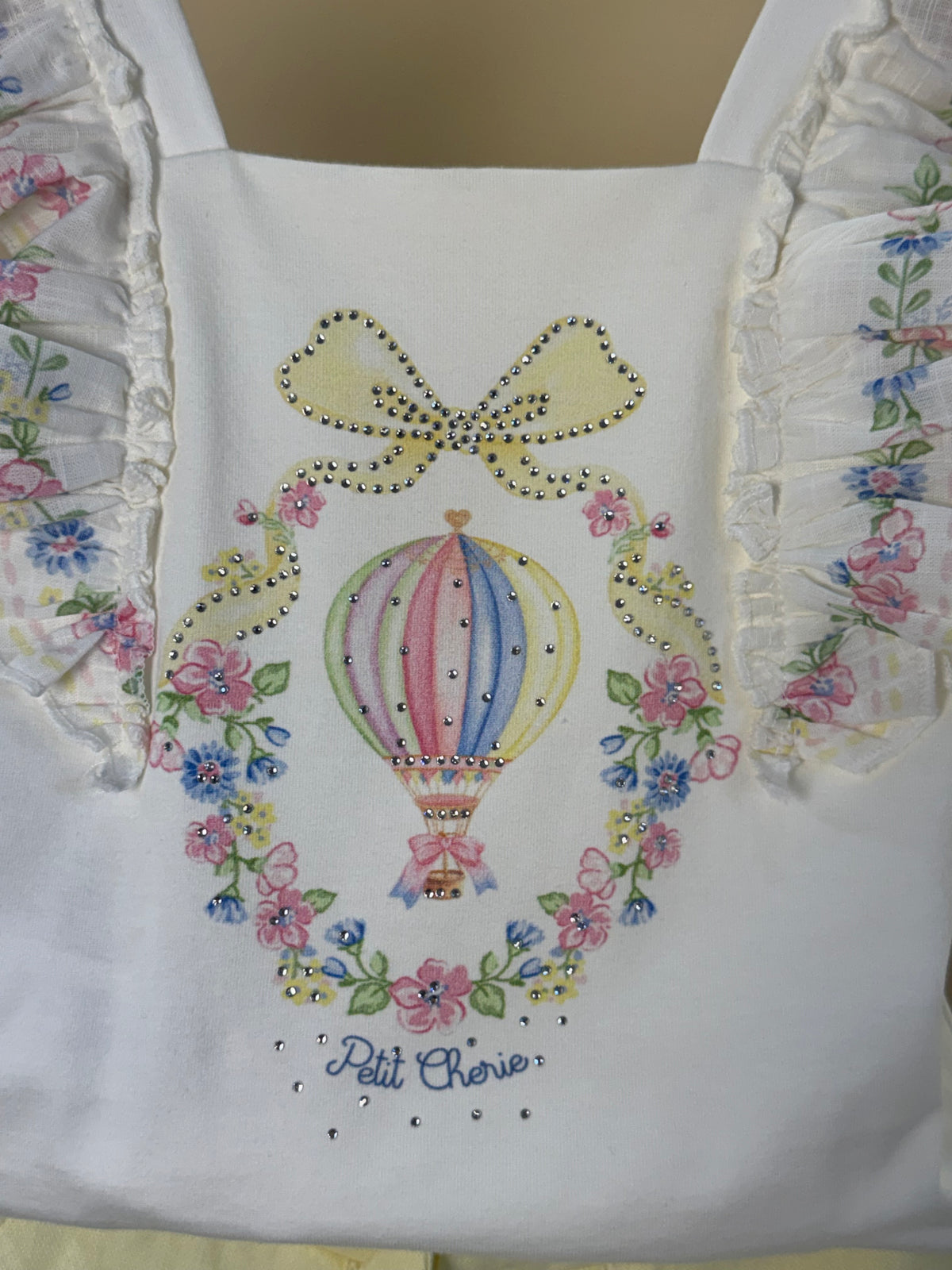 Conjunto Infantil Blusa Strass Estampa Florais Mangas Babadinho e Shorts Amarelo - Petit Cherie