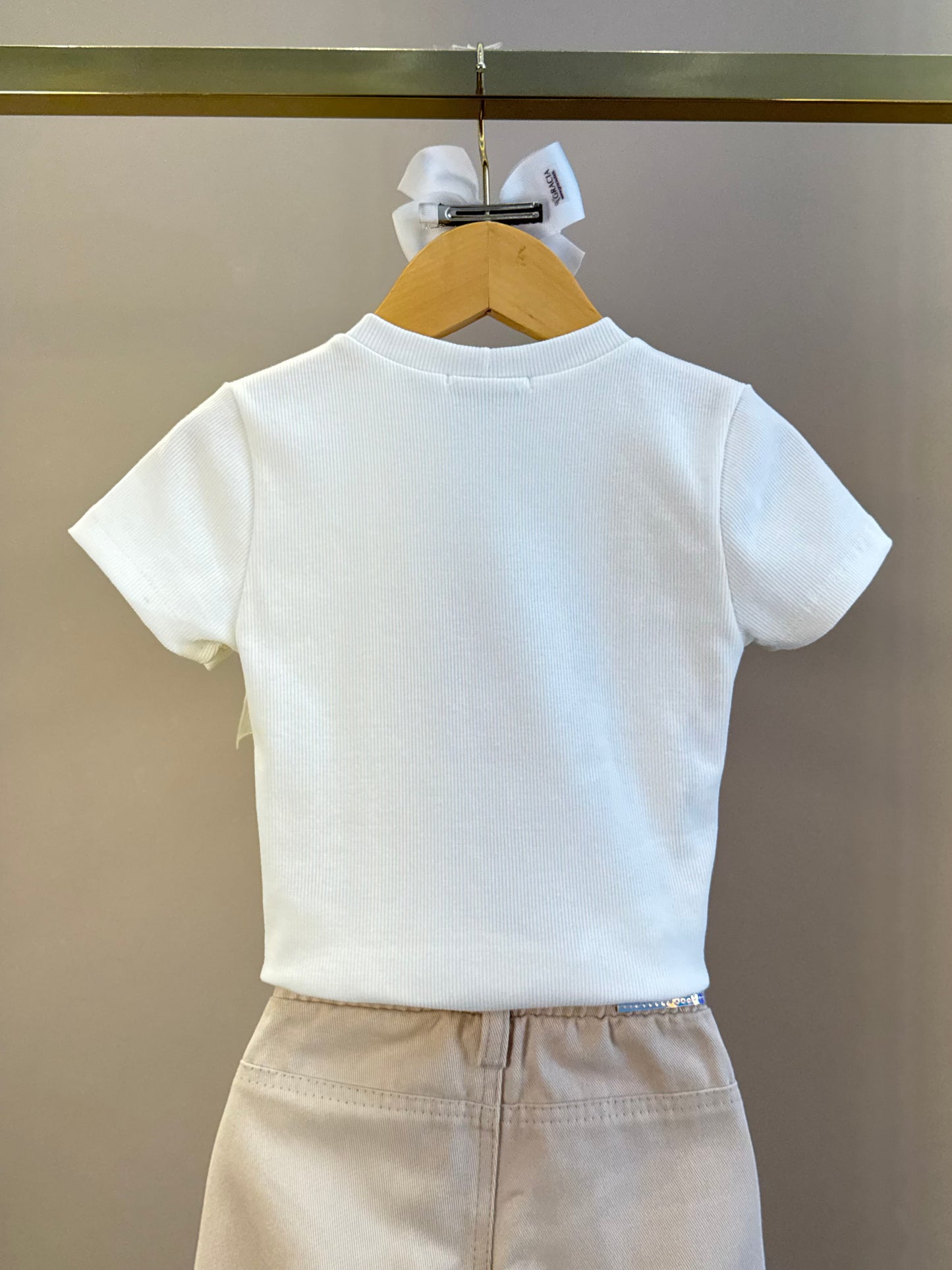 Conjunto Infantil Camiseta Off White Lacinho Tule e Calça Wide Leg Cargo Bege - Gabriela Aquarela