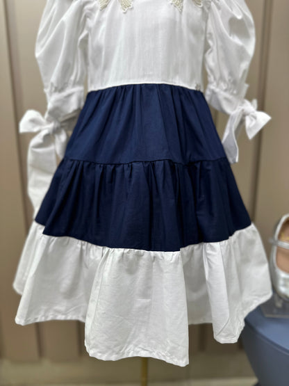 Vestido Infantil Algodão Manga Bufante e Amarração Bordados Manuais Branco/Azul - Luluzinha