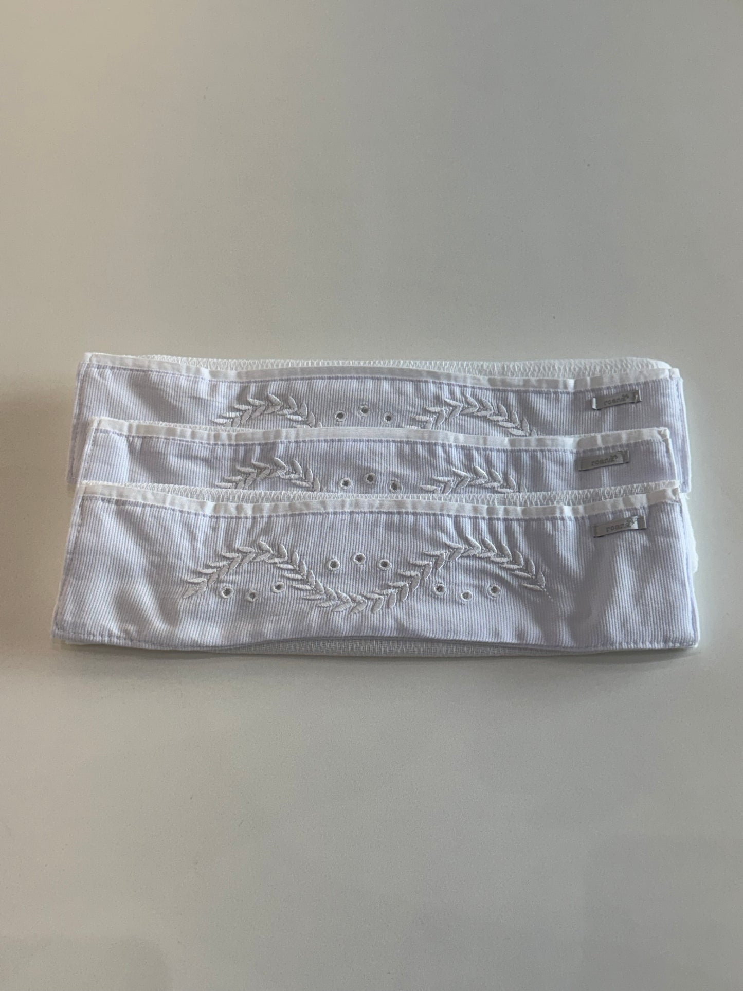 Kit 3 Fraldinhas Boca Bebê Luxo Bordadas Ramos Branco - Roana