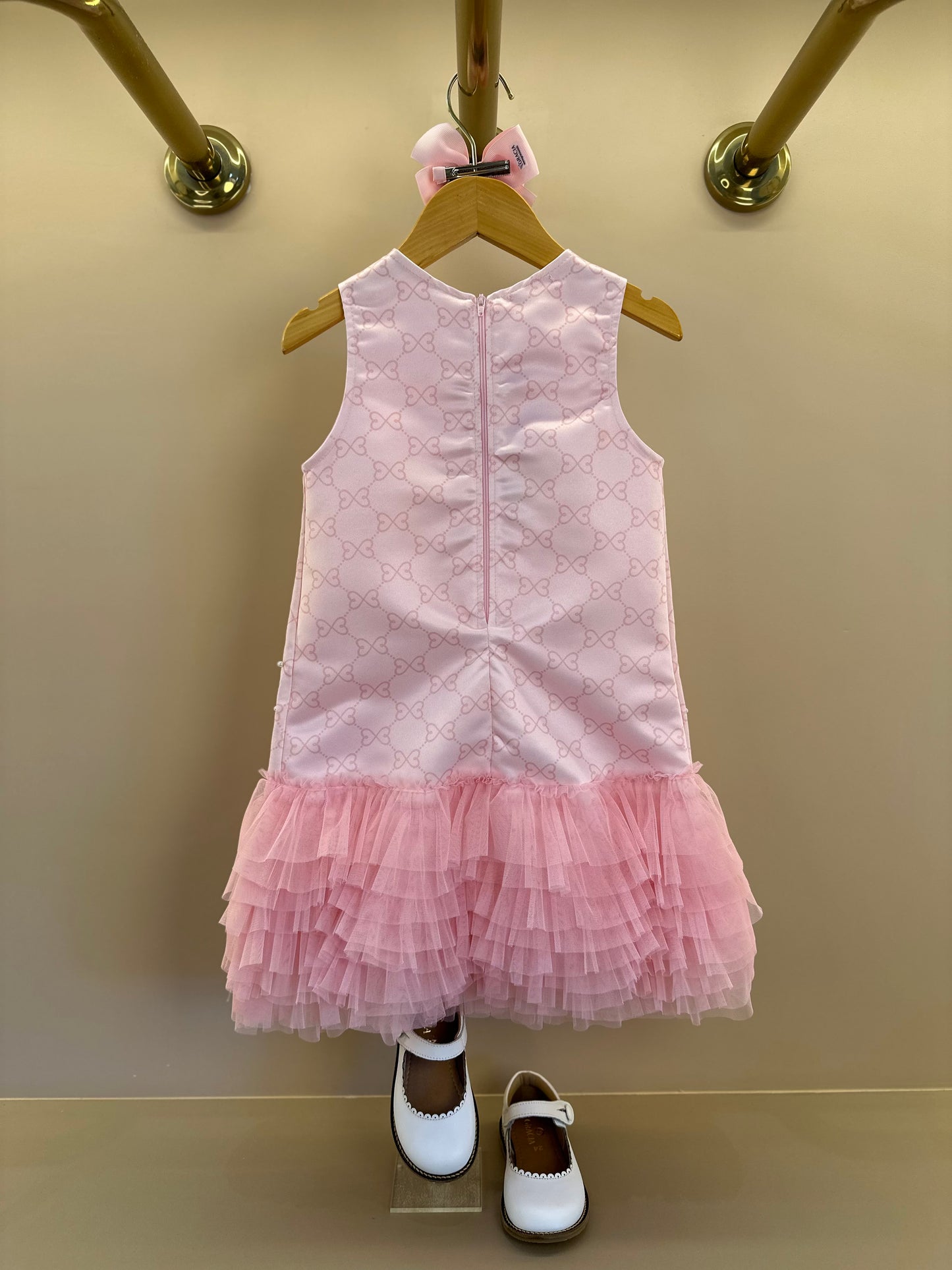 Vestido infantil Acetinado Monograma com Babados - Luluzinha