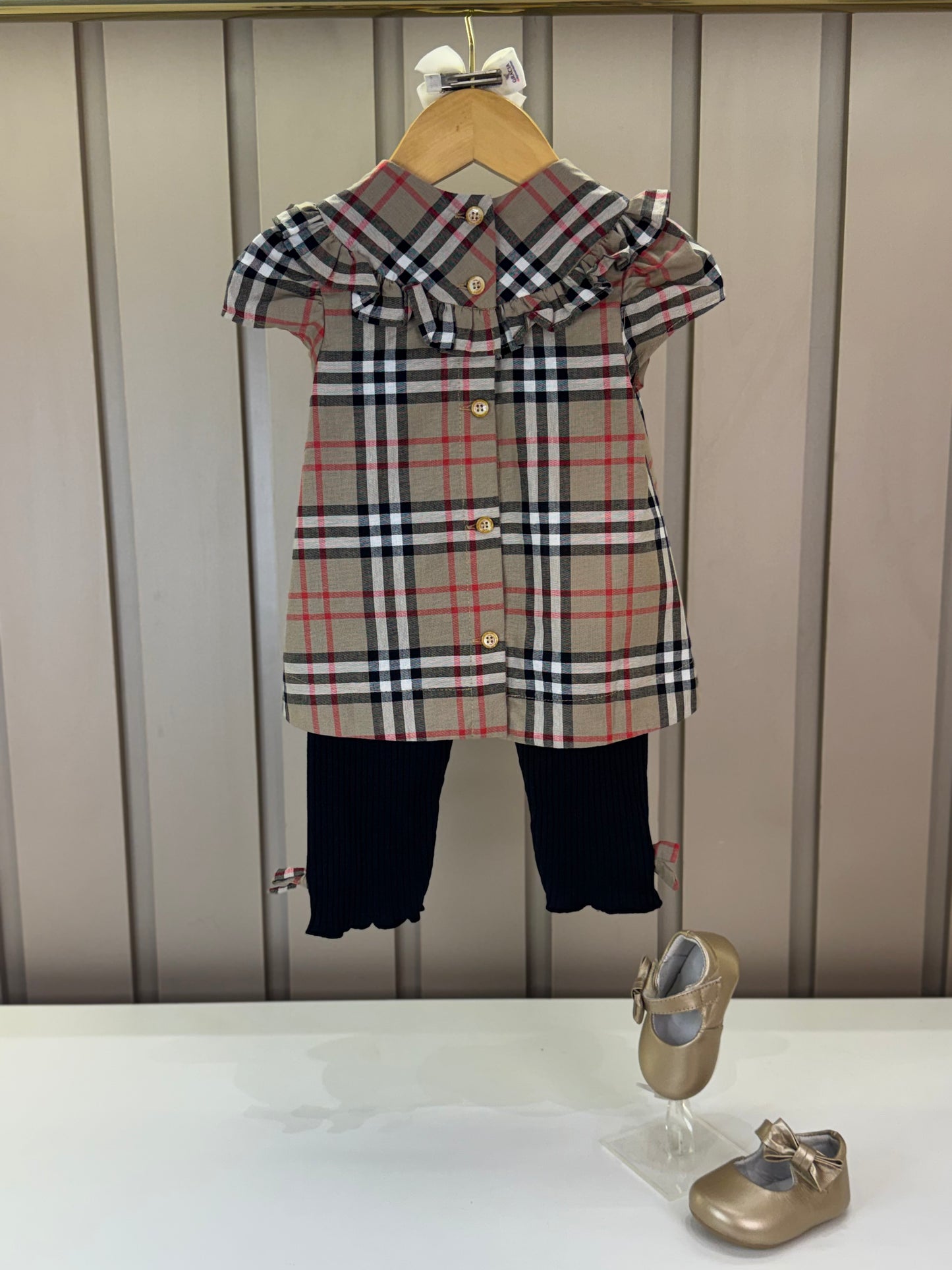Conjunto Baby Algodão Bata Xadrez e Legging Preta - Um Mais Um