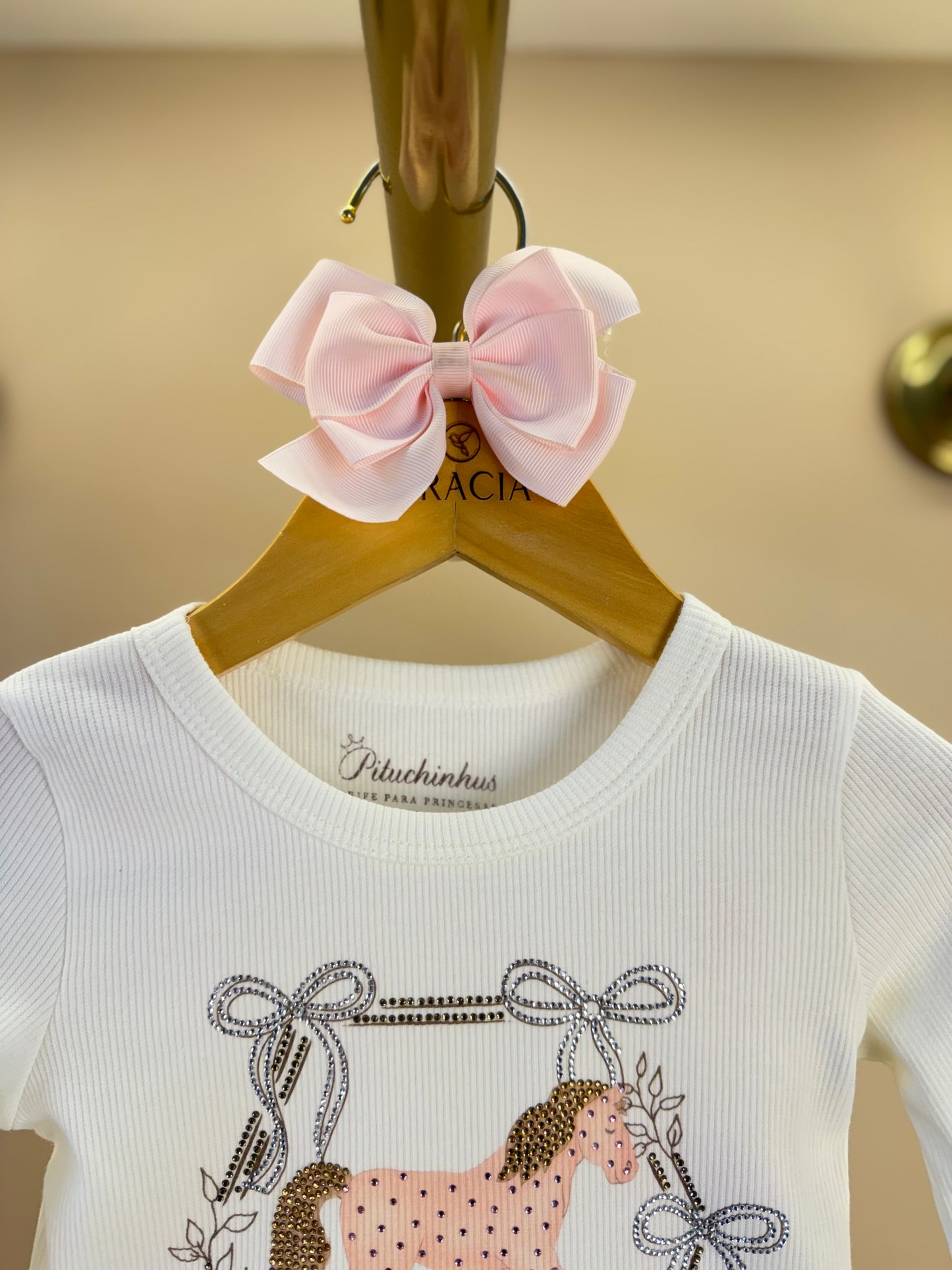 Conjunto Infantil Blusa Rib Moldura Cavalinho Cristal Off White e Shorts Cavalinhos Rosa - Pituchinhus