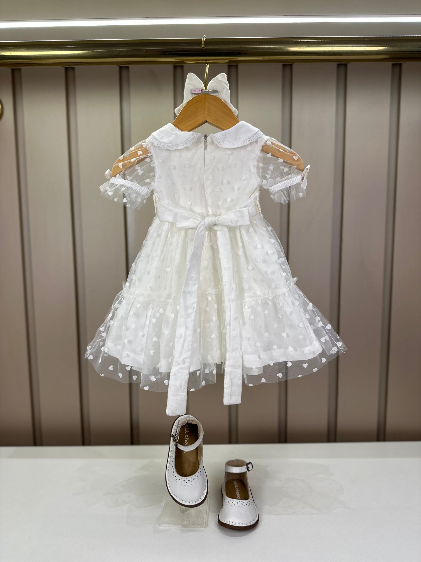 Vestido Infantil Super Luxo Tule Poás Marfim Gola, Busto e Mangas Rendadas e Bordados - Roana