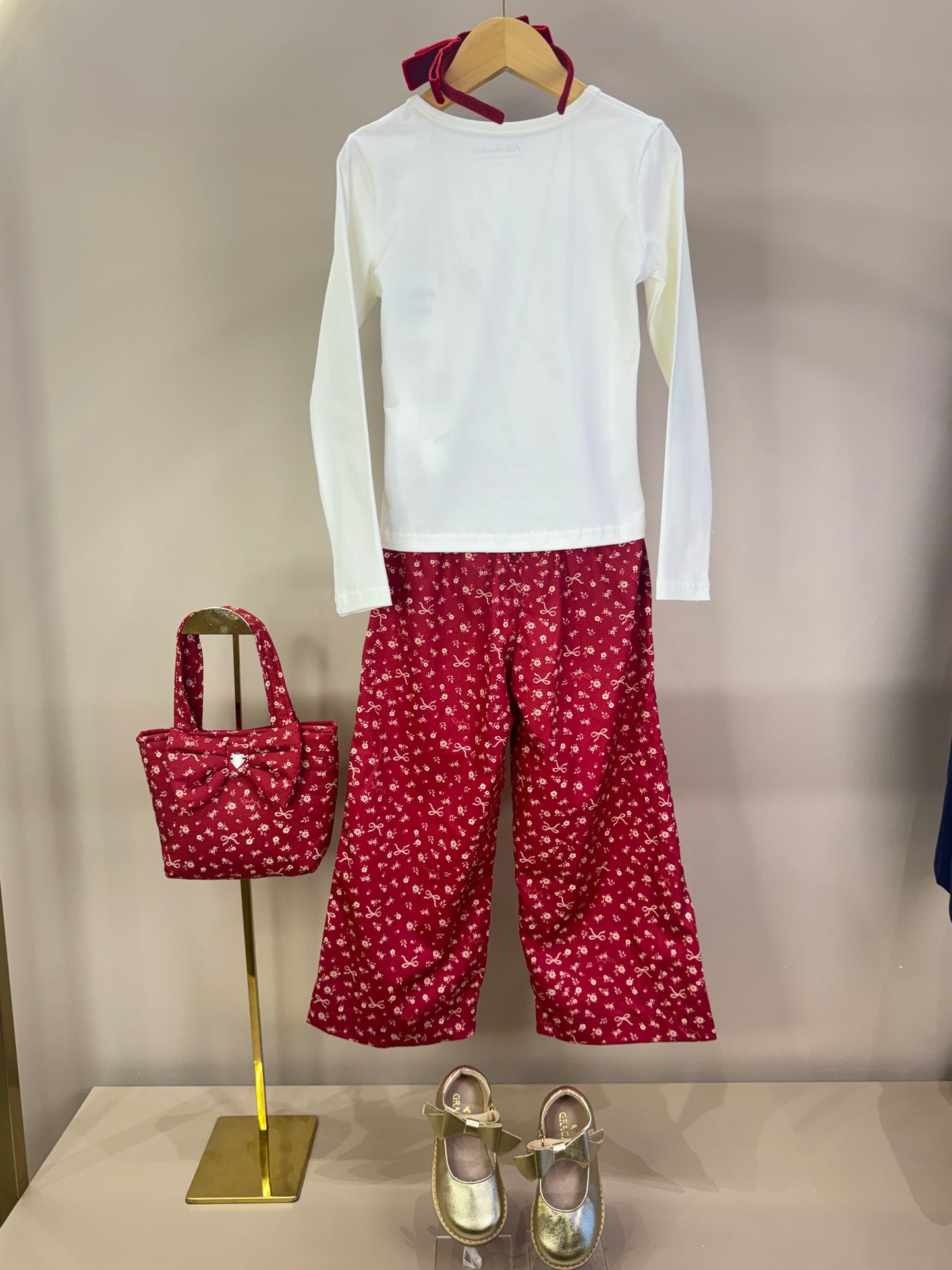 Conjunto Infantil Blusa Best Friends Cristal e Calça Reta Mini Flores e Laços Bala de Cereja - Pituchinhus