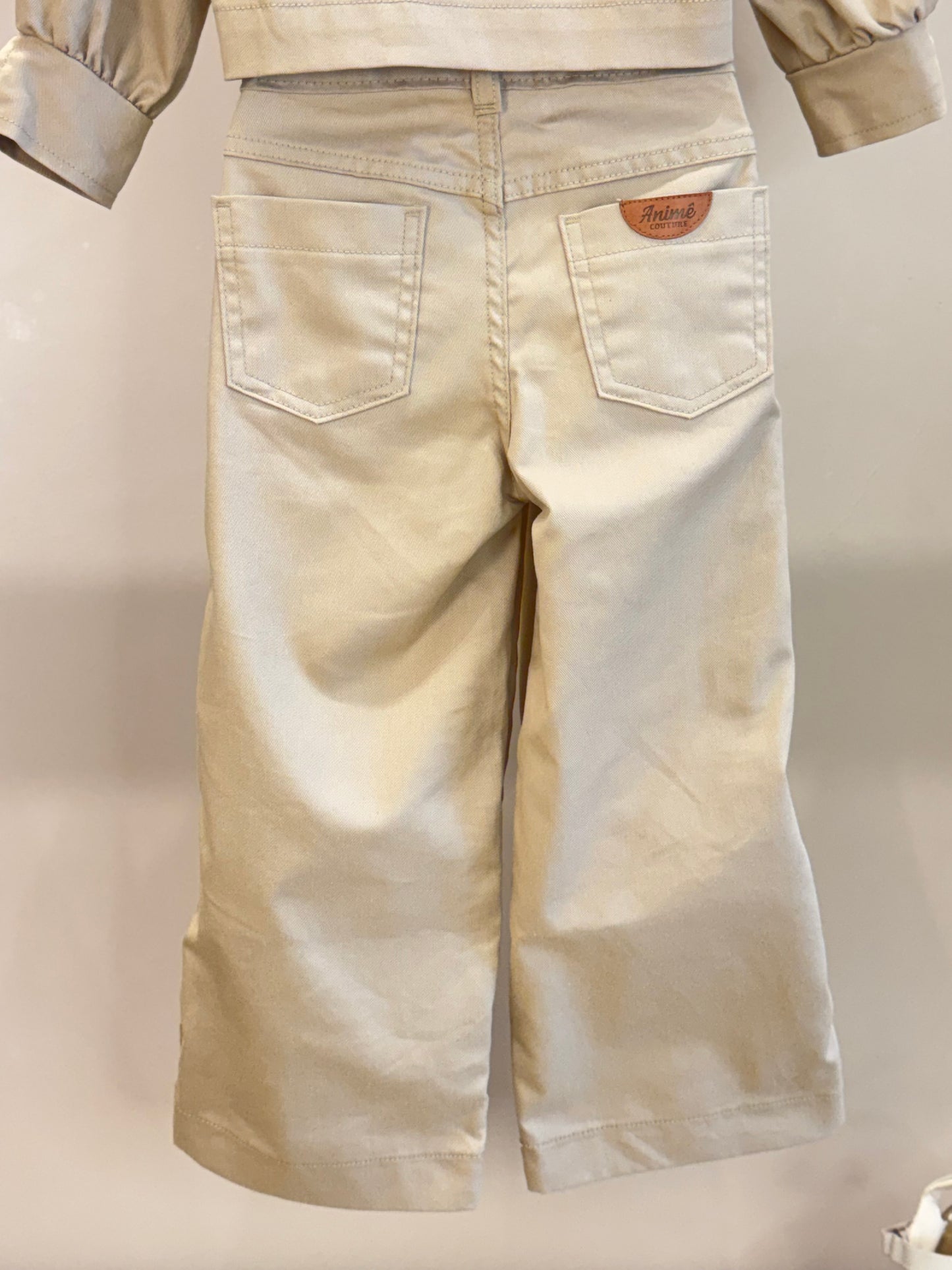 Conjunto Infantil Jaqueta Sarja Gola Alta e Calça de Sarja com Pregas - Animê