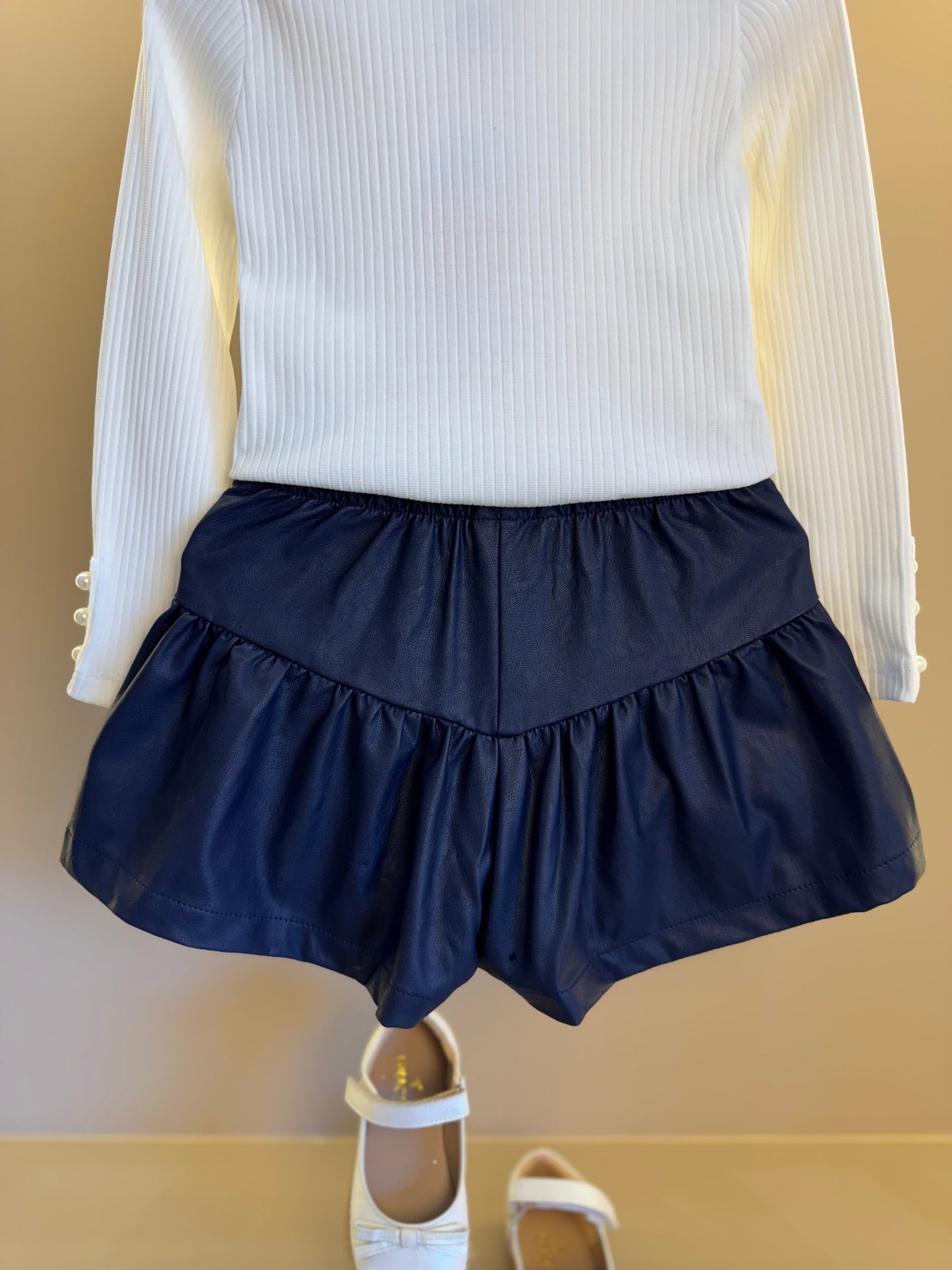 Conjunto Infantil Blusa ML Laço Bordado e Shorts Evasê Couro Tech Marinho - Beabá