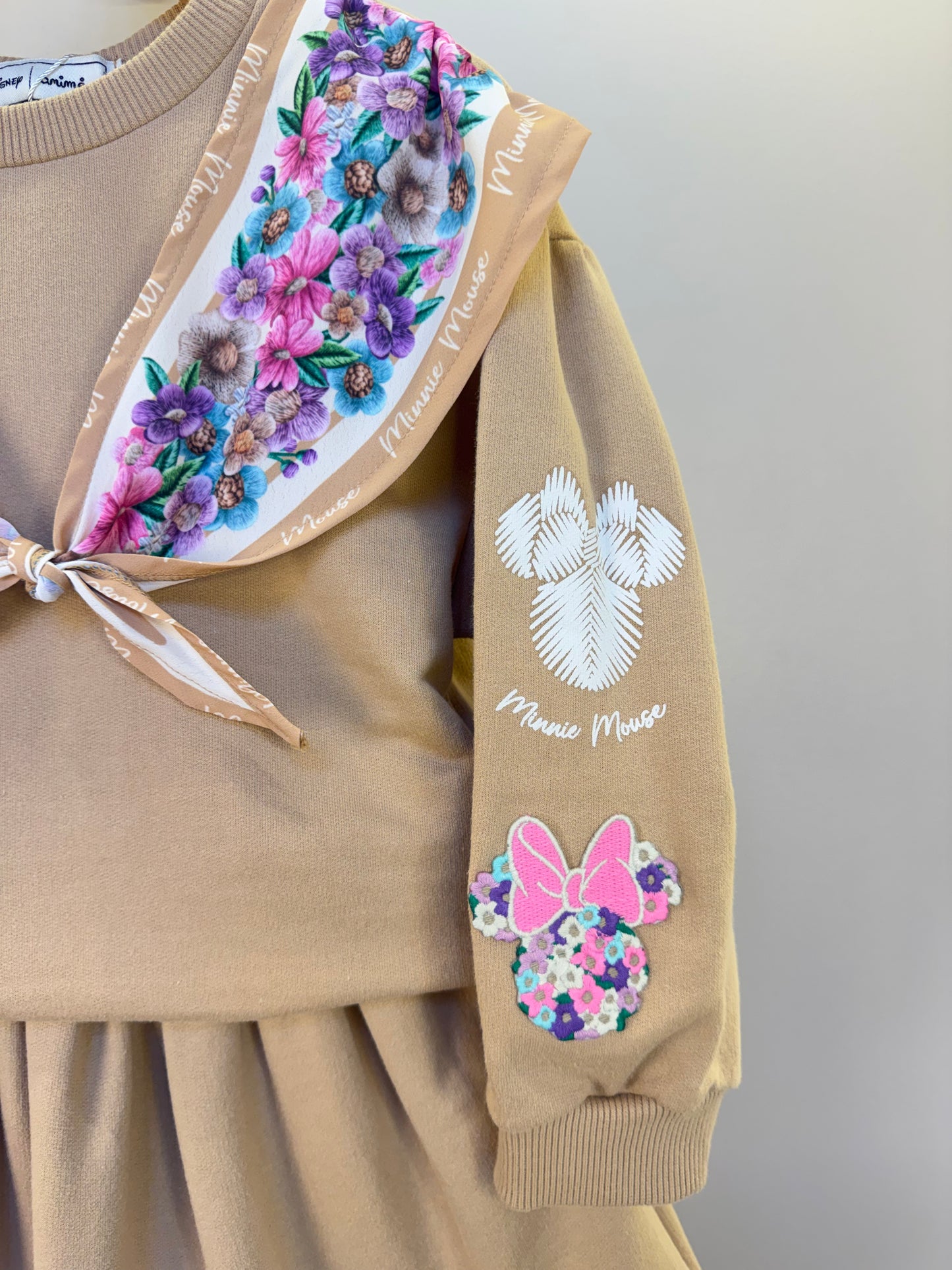 Conjunto Infantil Blusa de Moletom Com Lenço Patch e Saia Moletom Bege - Animê