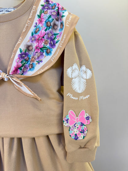 Conjunto Infantil Blusa de Moletom Com Lenço Patch e Saia Moletom Bege - Animê