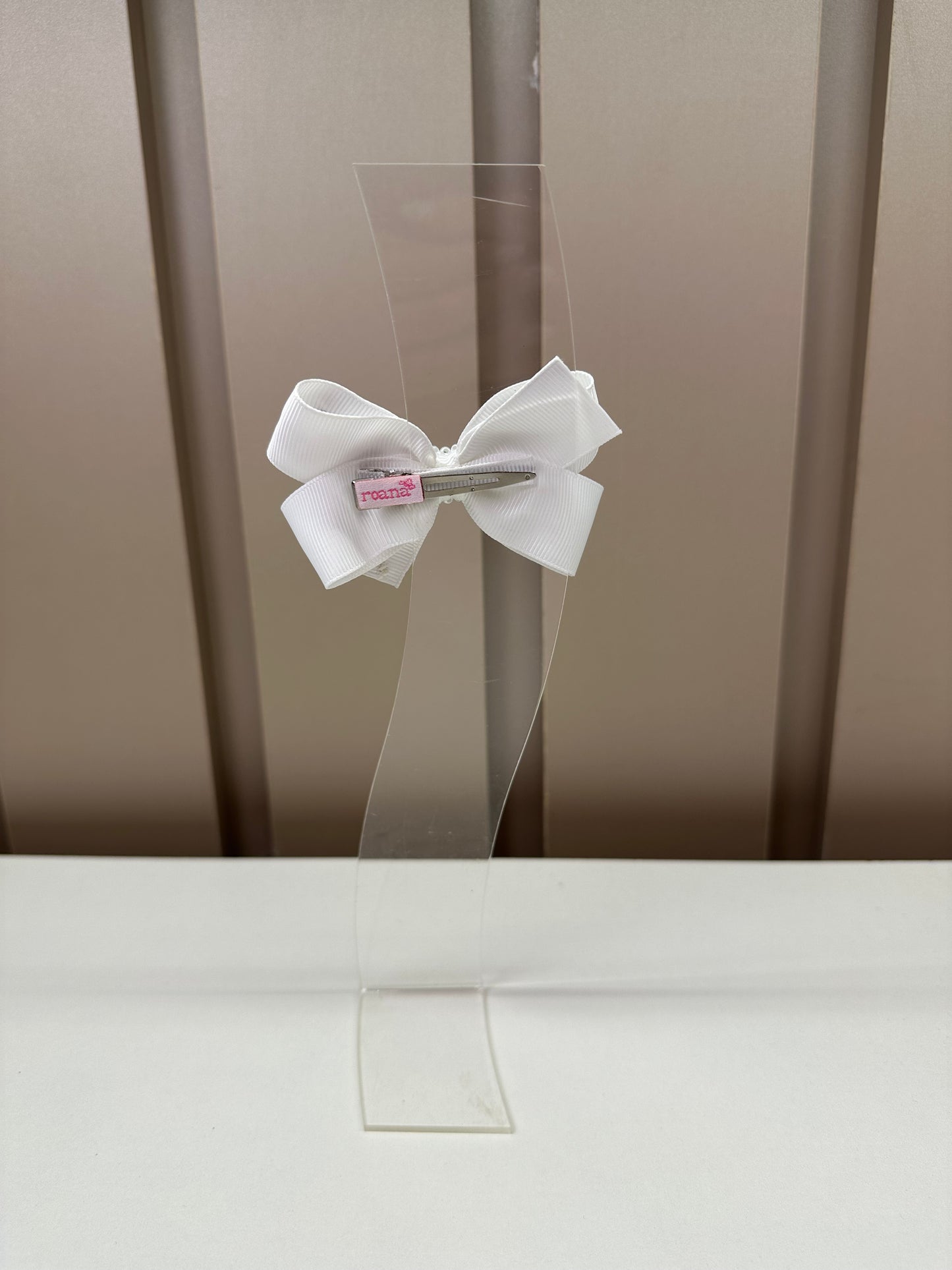 Laço Bebê Pérolas Flores Bordadas Vermelhas - Roana