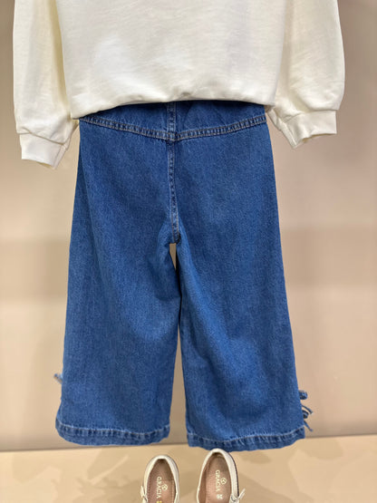 Conjunto Infantil Feminino Casaco Daisy Laço Off White com Calça Jeans Reta Laços Jeans Casual - Momi
