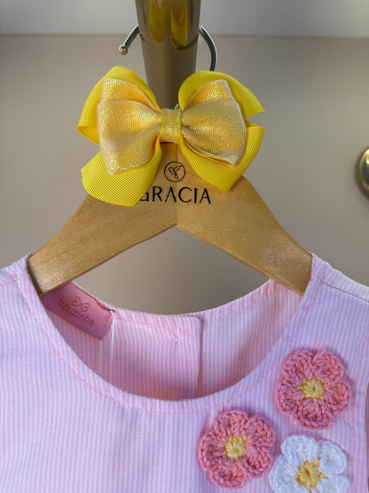 Conjunto Infantil Blusa Com Aplicação de Flor Em Crochê e Shorts - Luluzinha