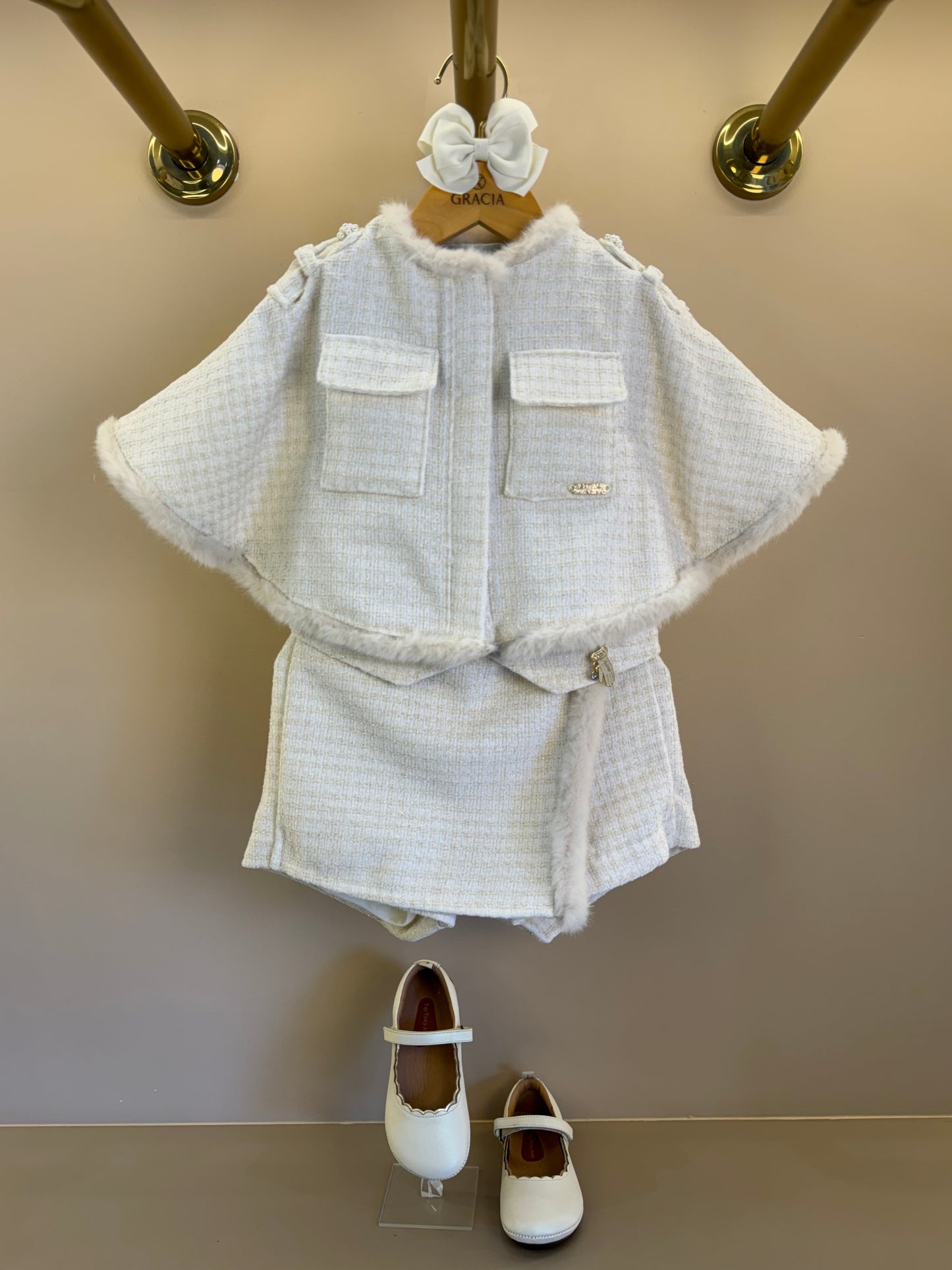 Conjunto Infantil Conceito Capa, Colete e Shorts Tweed Off White - Animê