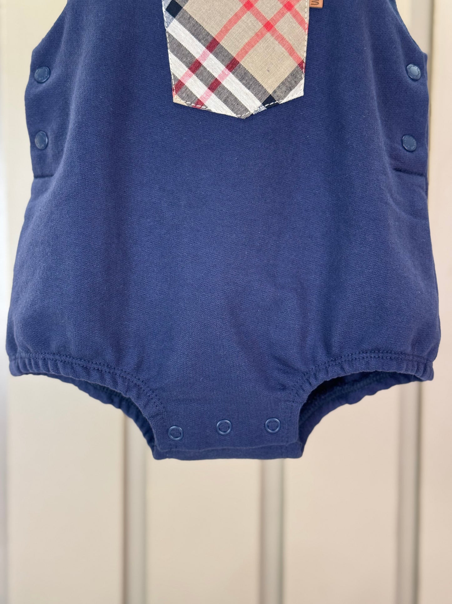 Romper Bebê Moletinho Fofinho Bolso Xadrez Marinho - Um Mais Um