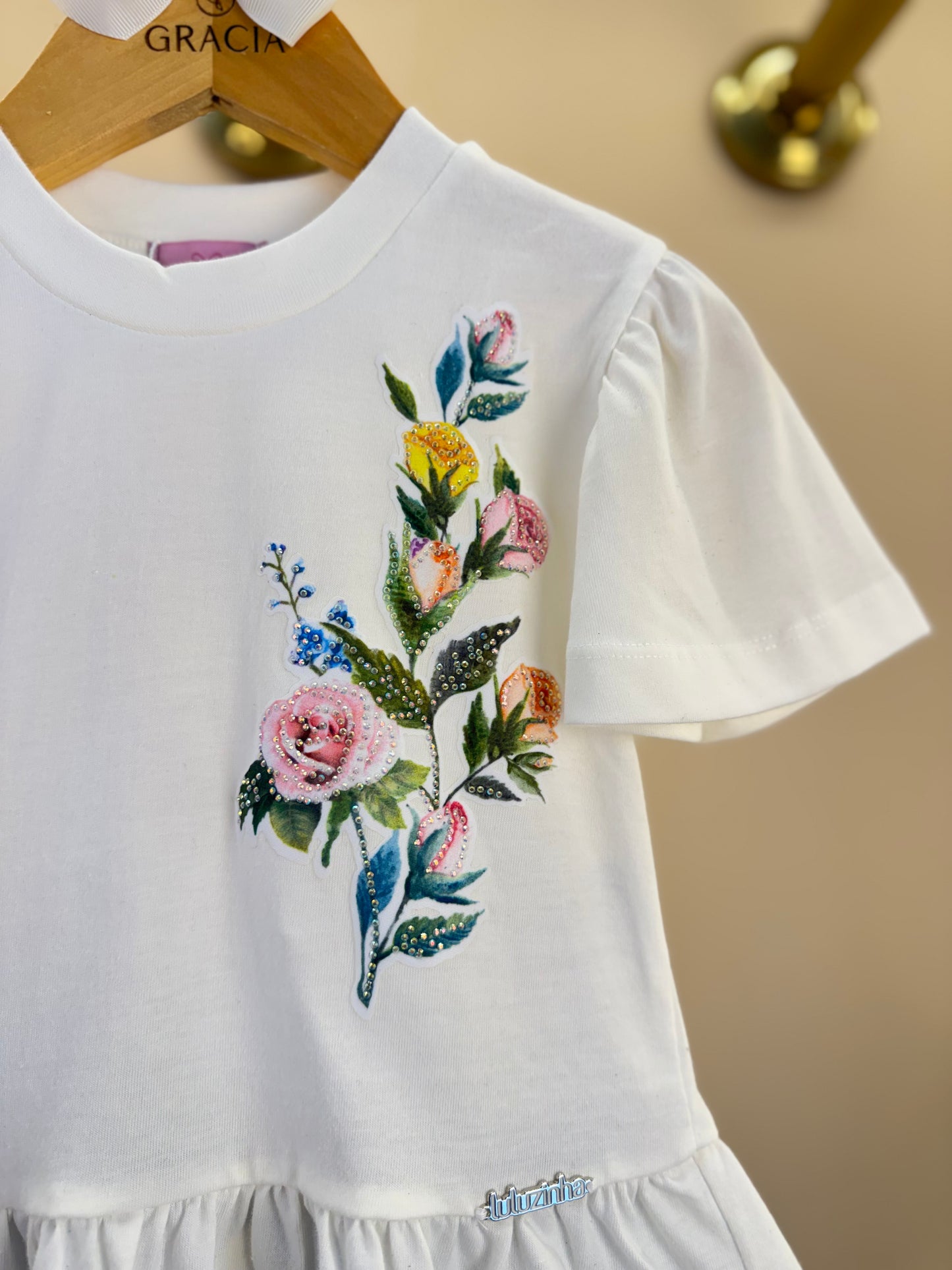 Conjunto Infantil Blusa Off White Flores Bordadas e Short Listrado Flores - Luluzinha