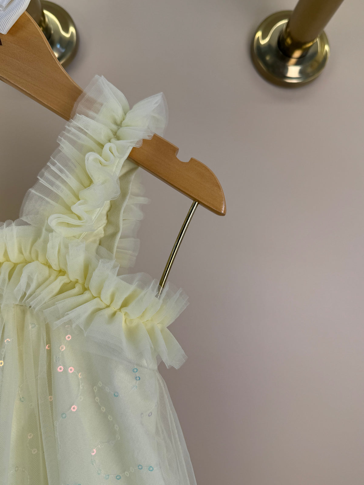 Vestido Infantil Amarelo Strass Brilhante Alças e Barra Em Tule  - Petit Cherie