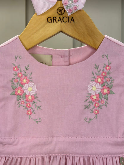 Vestido Bebê Algodão Rodado Bolsos e Bordado Floral Rosa Claro - Um Mais Um