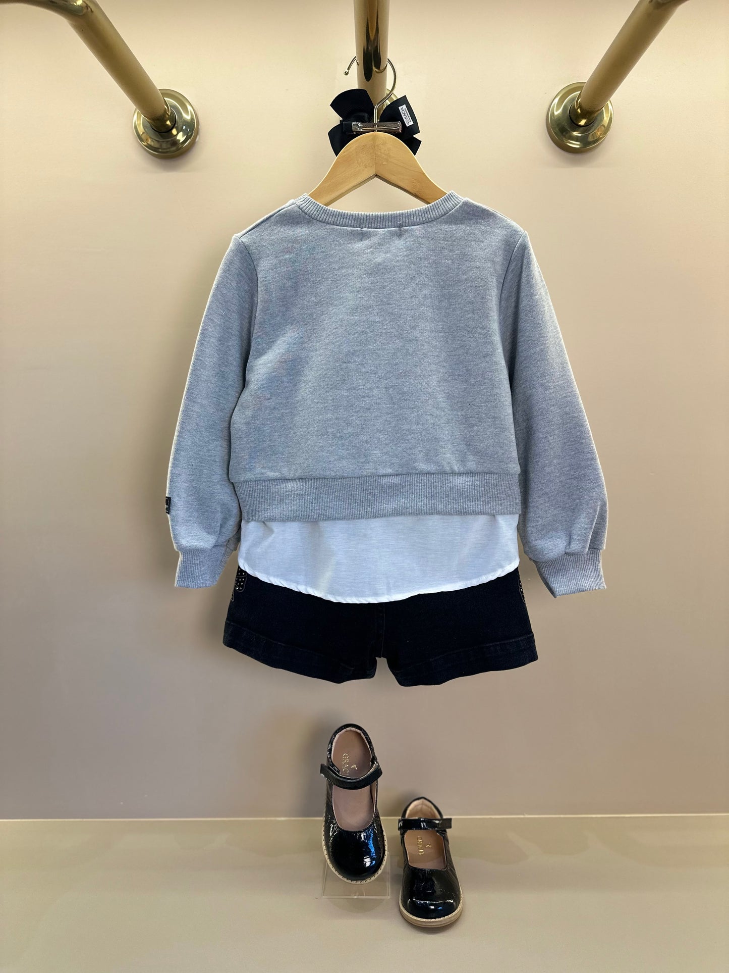 Conjunto Infantil Casaco Moletom Hello Kitty Mescla e Shorts Jeans  Black Laço Strass - Momi