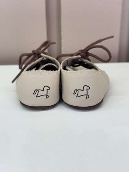 Sapato Bebê Balão Couro Areia - Petit Cheval