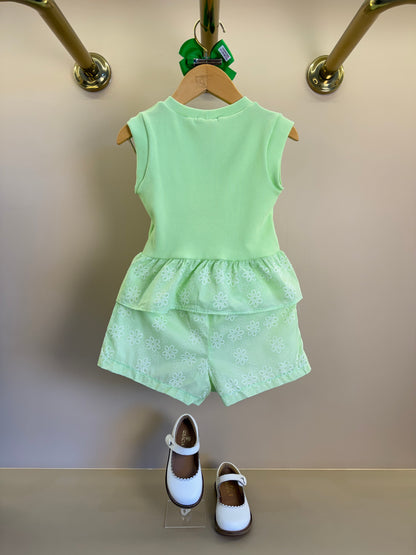 Conjunto Infantil Verde Blusa Com Babado Peplum e Shorts Com Bordado Inglês - Petit Cherie
