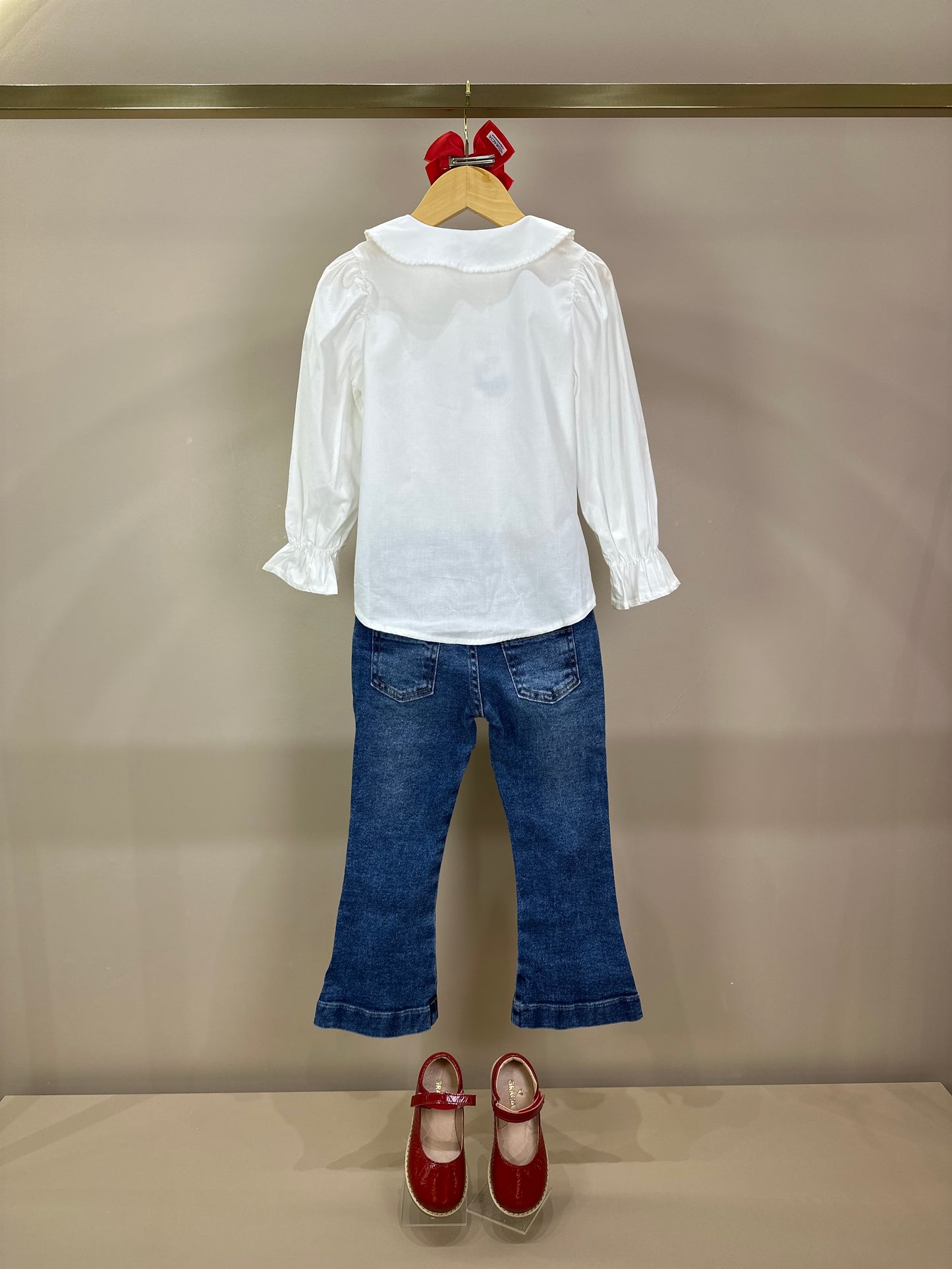 Conjunto infantil Camisa Minnie Off White e Calça Flare Jeans - Animê Petite
