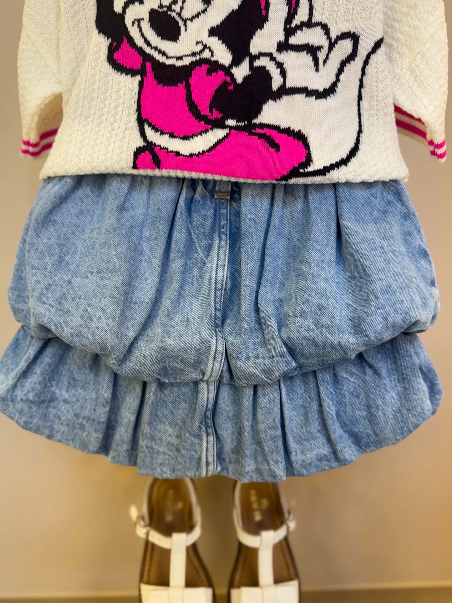 Conjunto Infantil Blusa Tricot Minnie Tennista e Saia Jeans Balonê - Animê