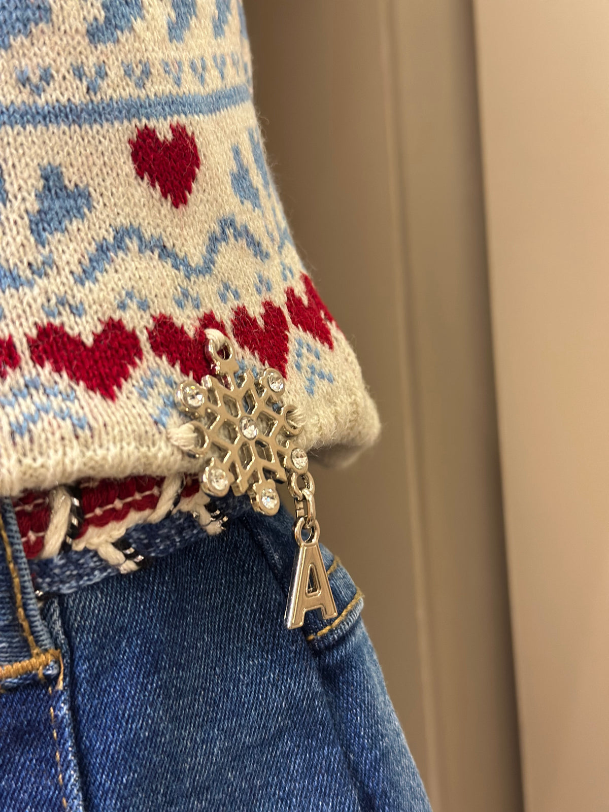Conjunto Infantil Conceito Colete Tricot Corações e Shorts-saia Jeans Cós Bordado - Animê