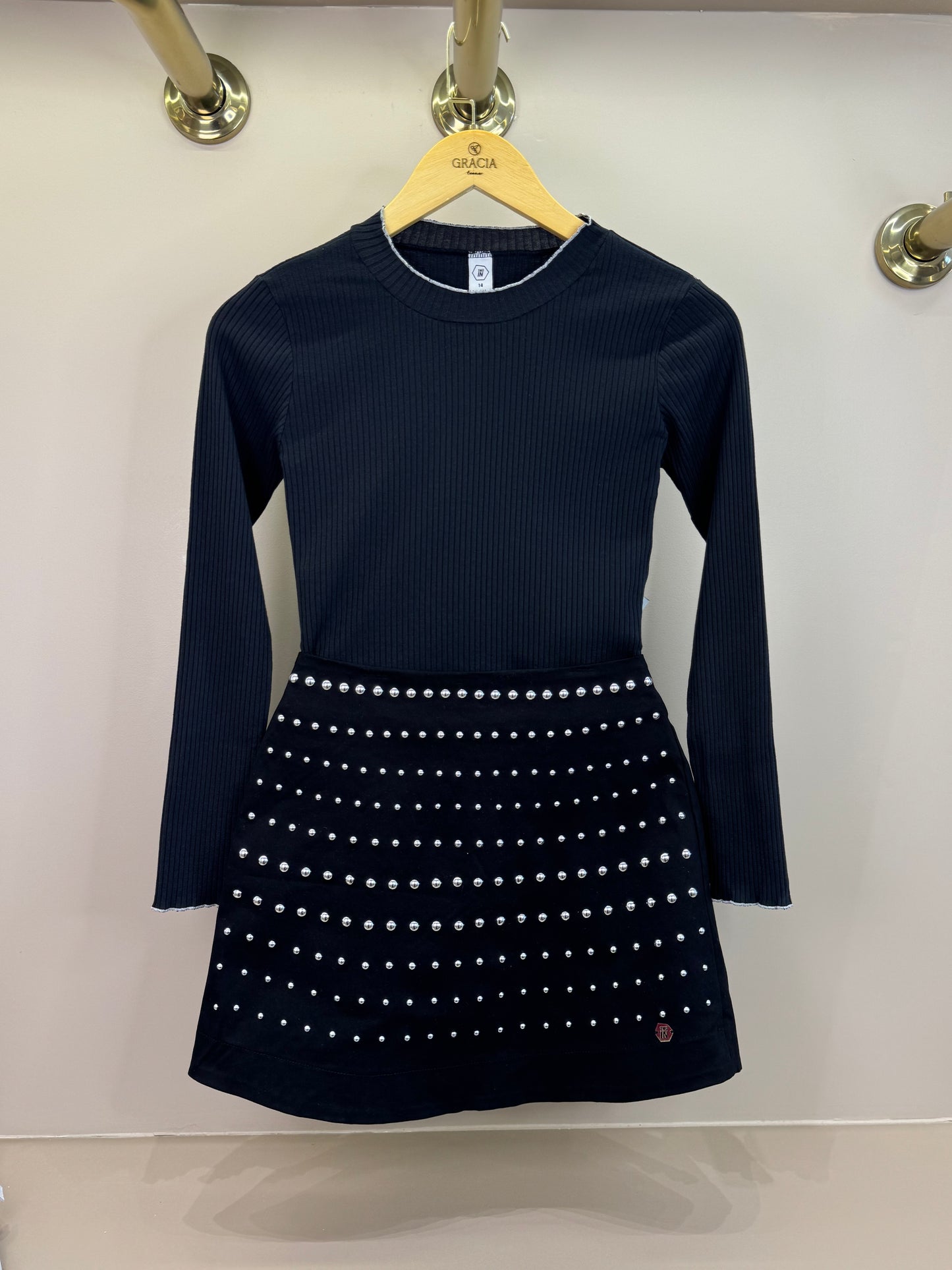 Conjunto Teen Blusa Canelada com Colete de Sarja Preto e Saia-Shorts Teen Sarja Strass Preto - Two In