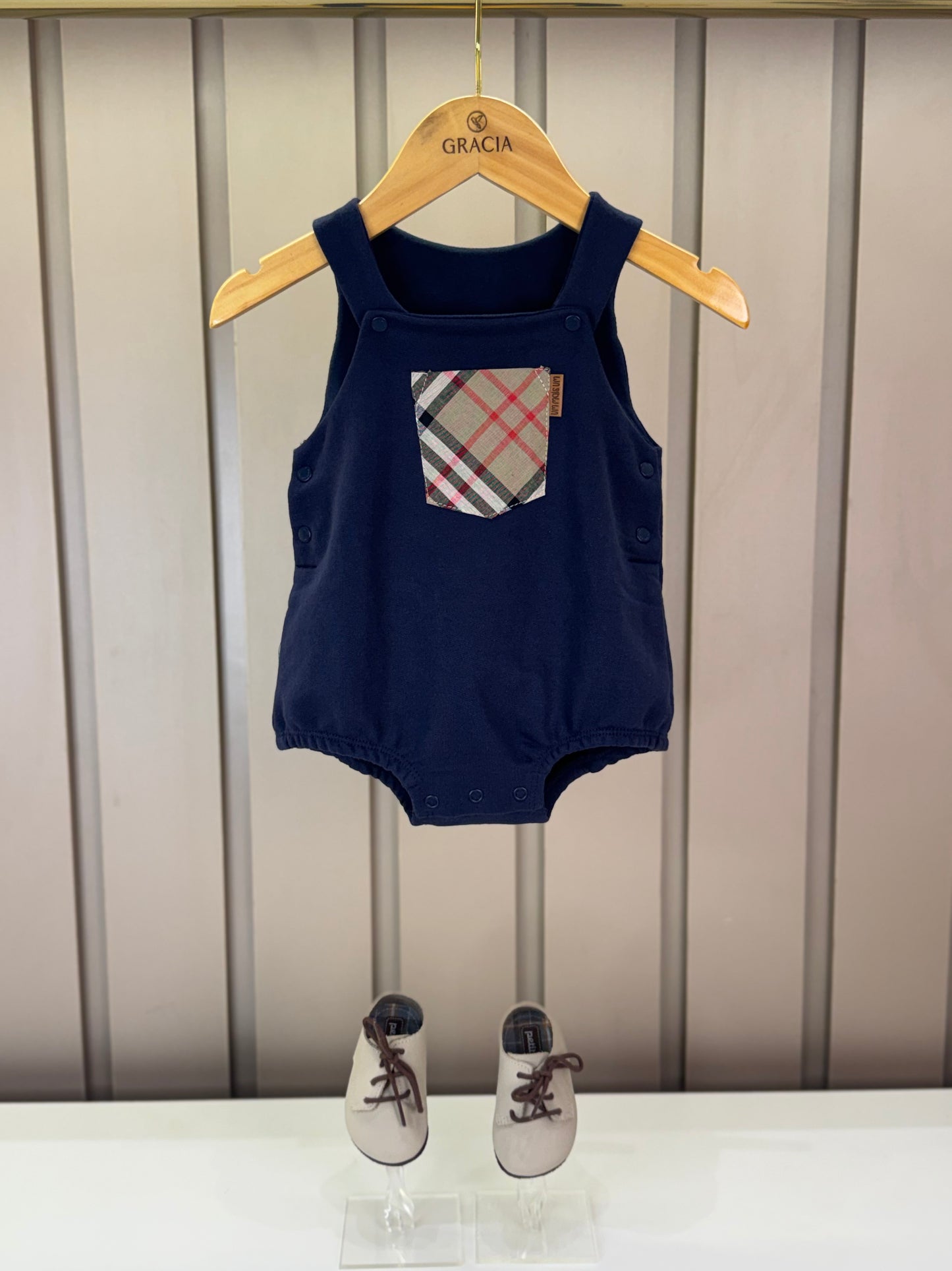 Romper Bebê Moletinho Fofinho Bolso Xadrez Marinho - Um Mais Um