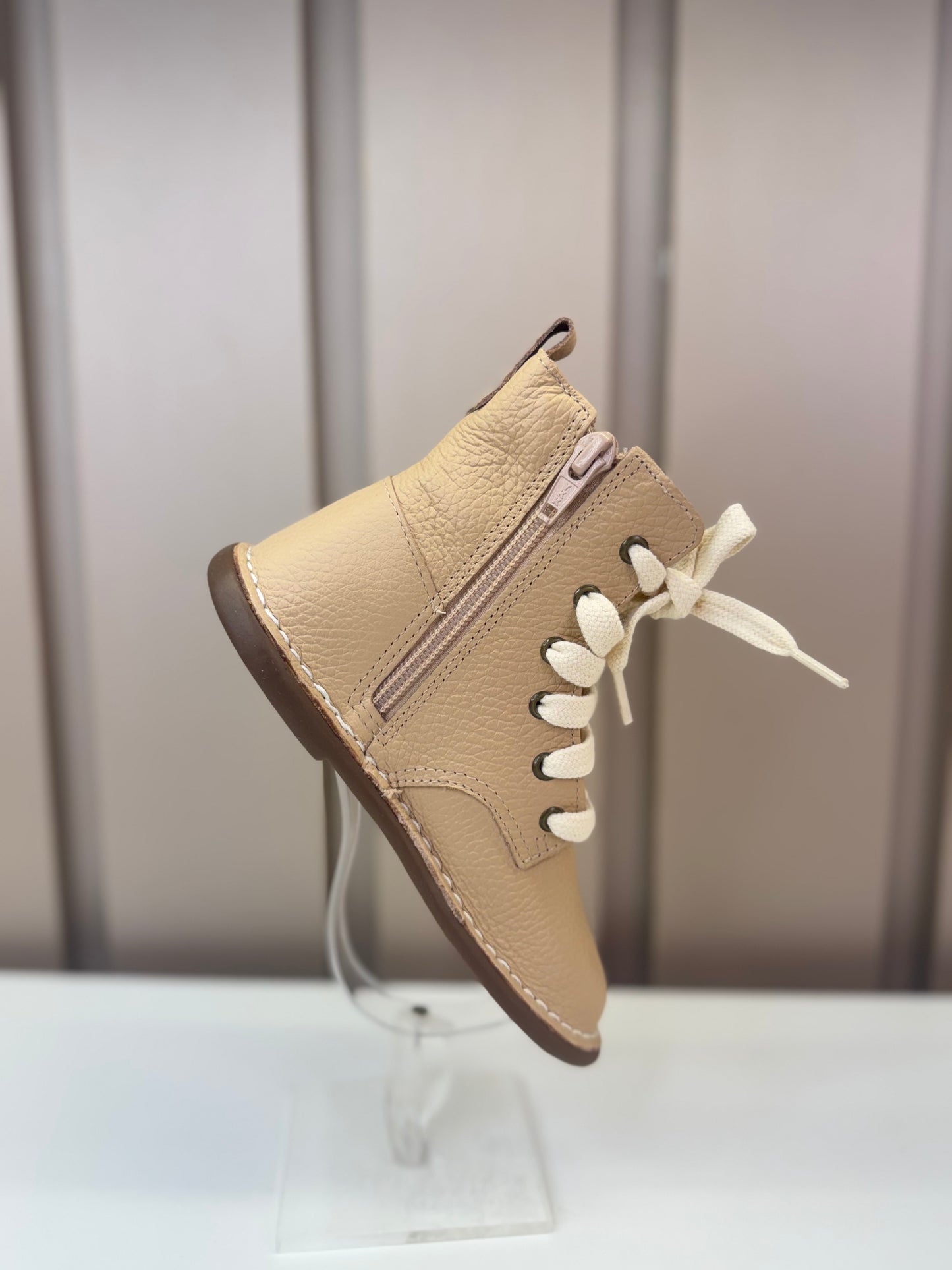 Coturno de couro blush Petit Cheval