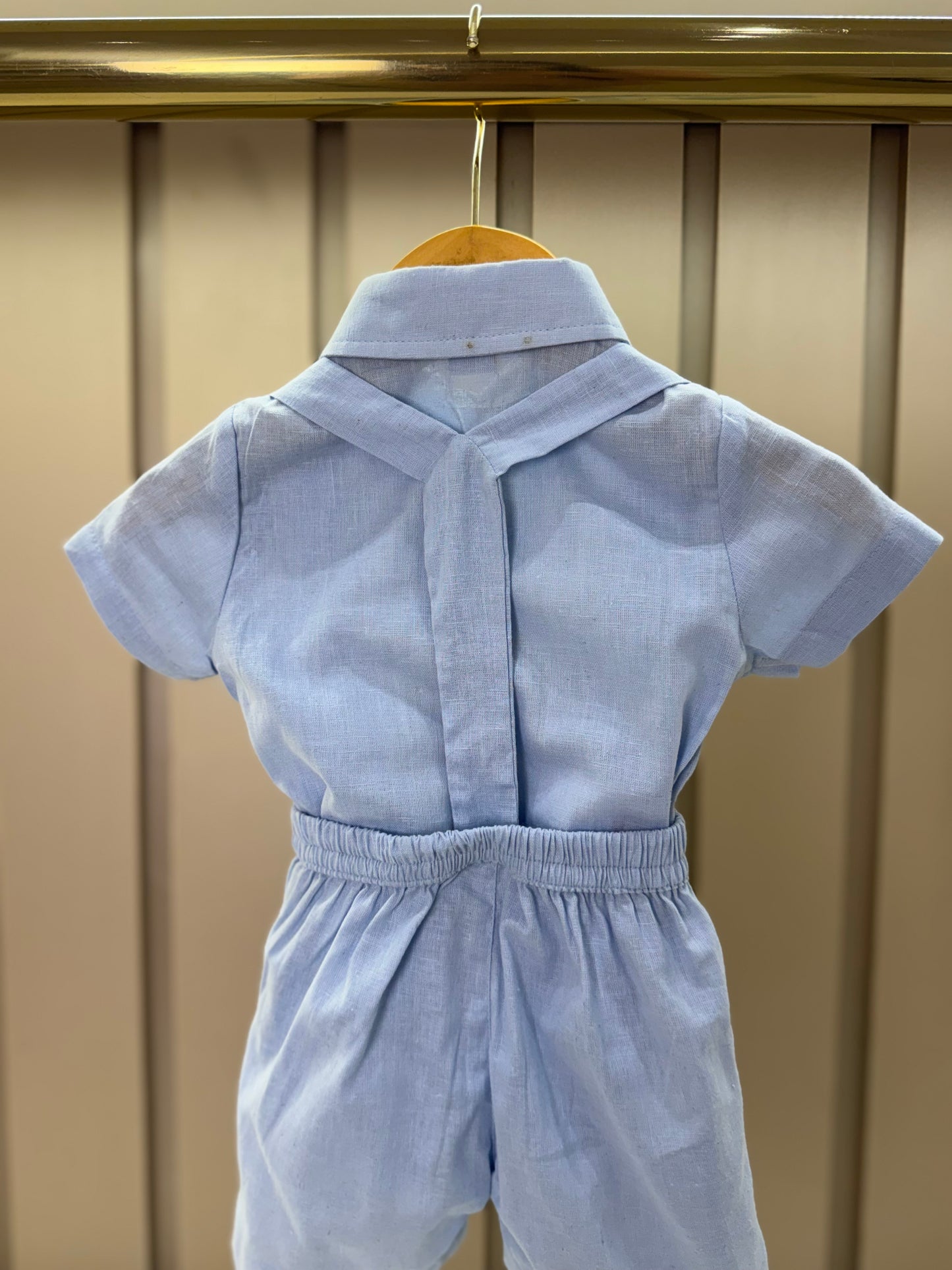 Conjunto Bebê Body, Bermuda e  Suspensório Cambraia Linho de Algodão Azul Claro - Um Mais Um