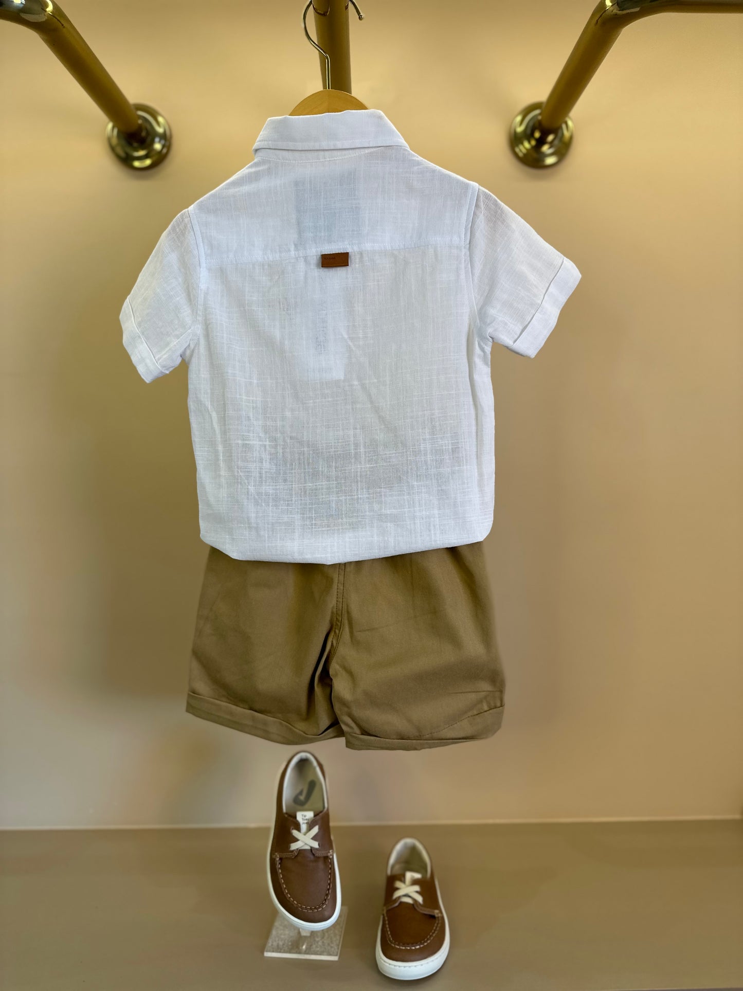 Conjunto Infantil Camisa Off White e Bermuda Caramelo - Youccie