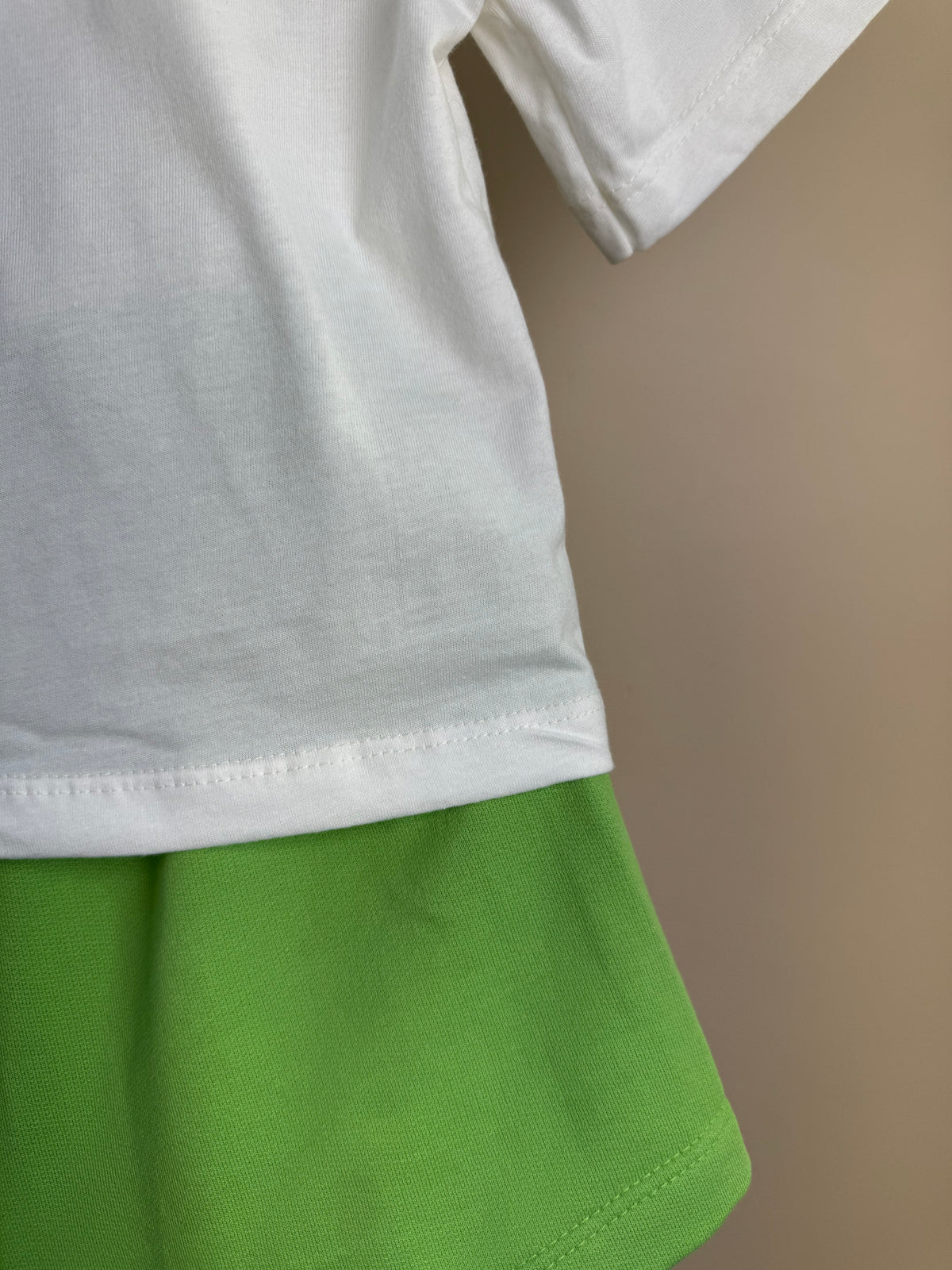 Conjunto Infantil Blusa Hello Kitty e Shorts Verde - Momi