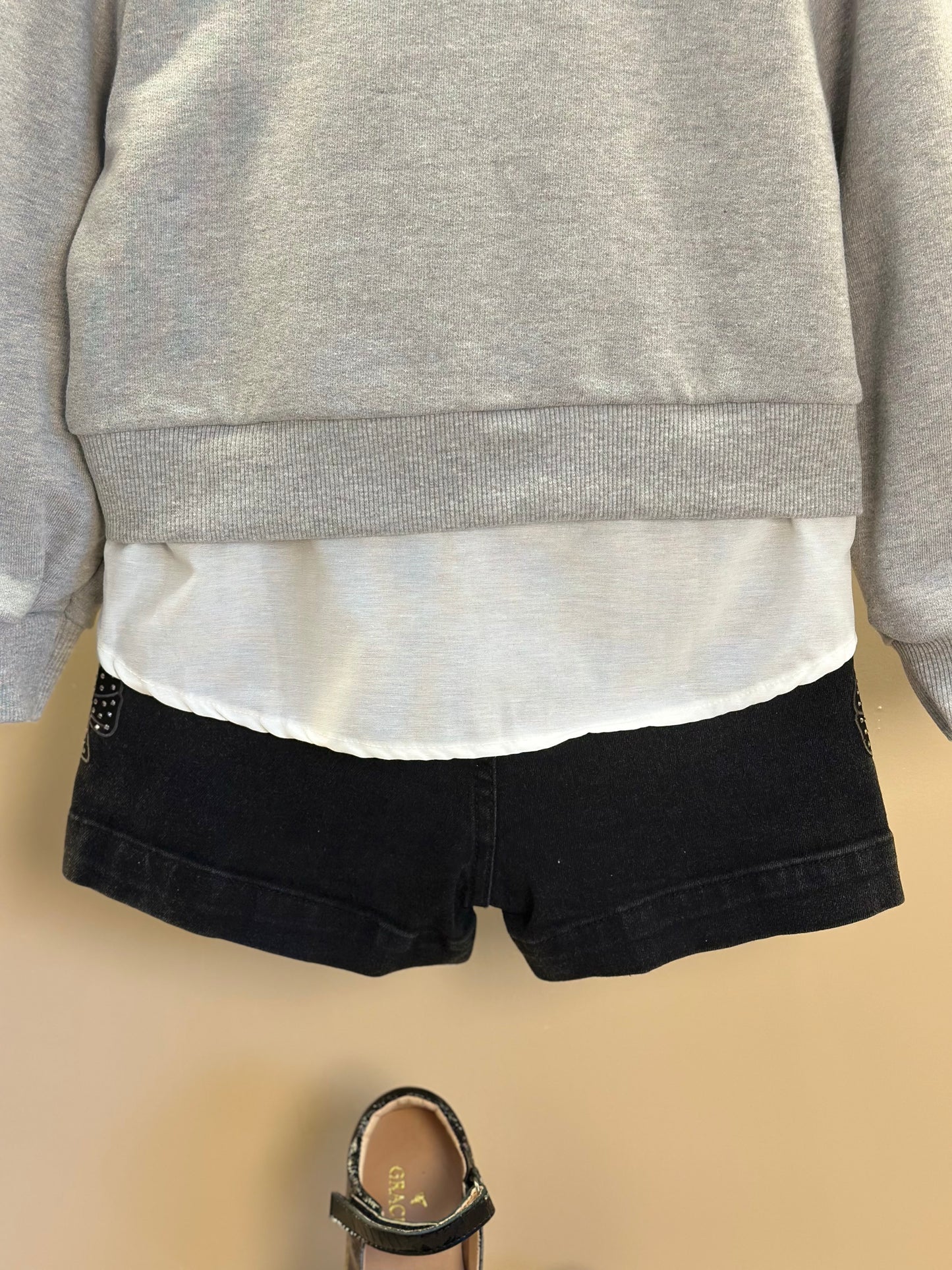 Conjunto Infantil Casaco Moletom Hello Kitty Mescla e Shorts Jeans  Black Laço Strass - Momi