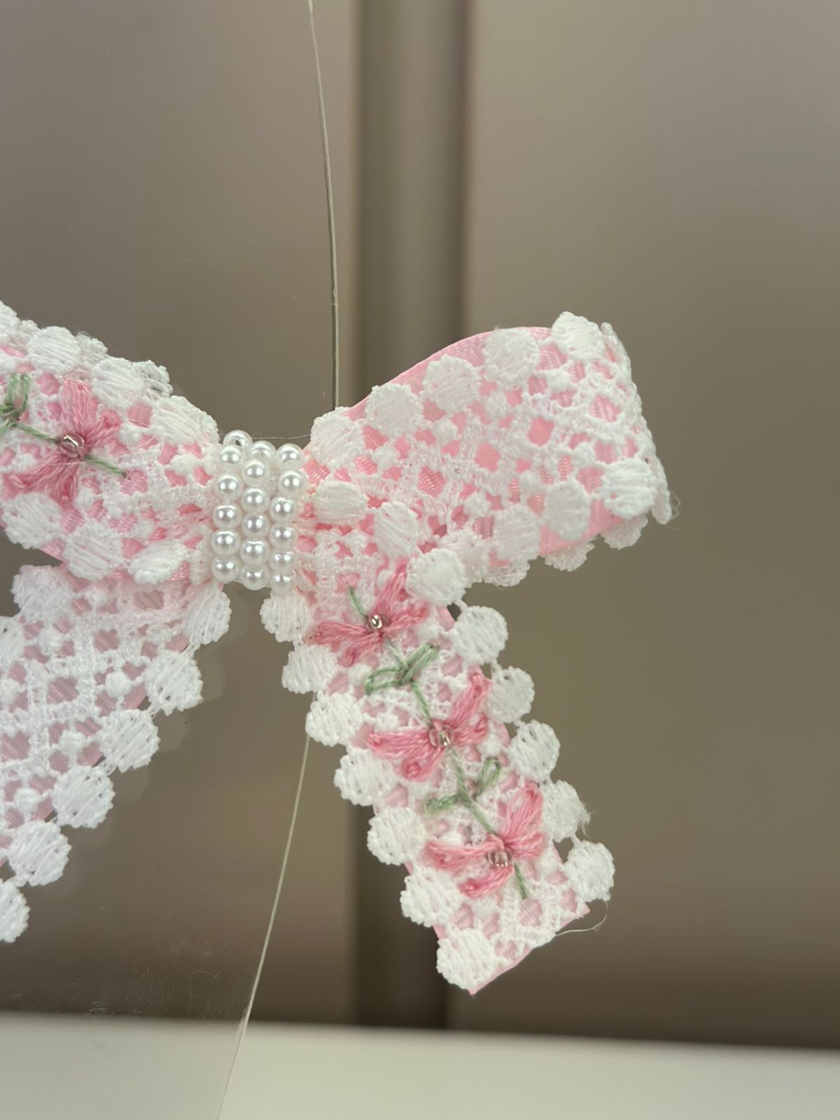 Laço Infantil Renda Bordado Flores e Pérolas Rosa - Roana