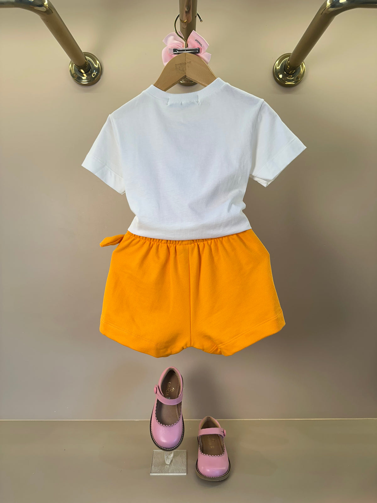 Conjunto Infantil Blusa Minnie Love e Shorts Saia Laranja Com Sobreposição - Animê