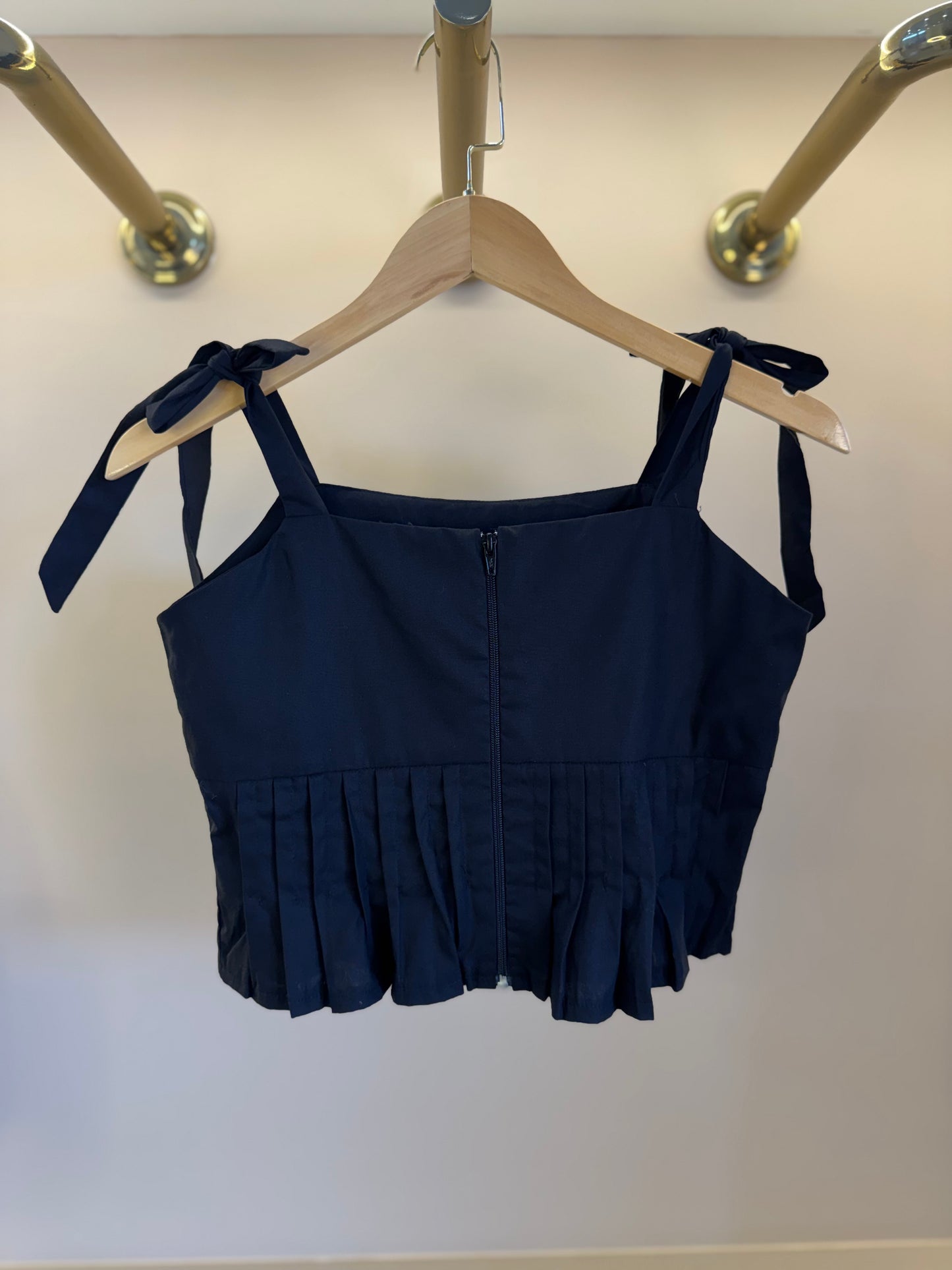 Blusa Teen Pregas e Laço Alça Preta - Two In