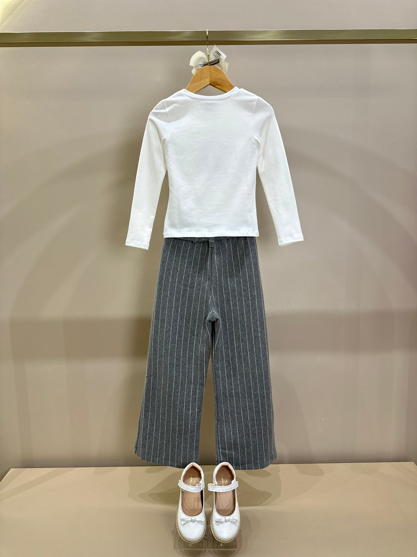Conjunto Infantil Blusa ML em Cotton Off White e Calça em Malha Listrada - Infanti