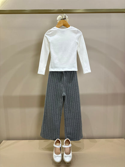 Conjunto Infantil Blusa ML em Cotton Off White e Calça em Malha Listrada - Infanti