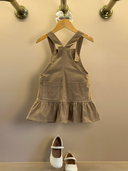 Jardineira Infantil  Sarja Ursinha Pelúcia Bege Escuro com Blusa ML Bordados Pérolas e Cristais  - Pituchinhus