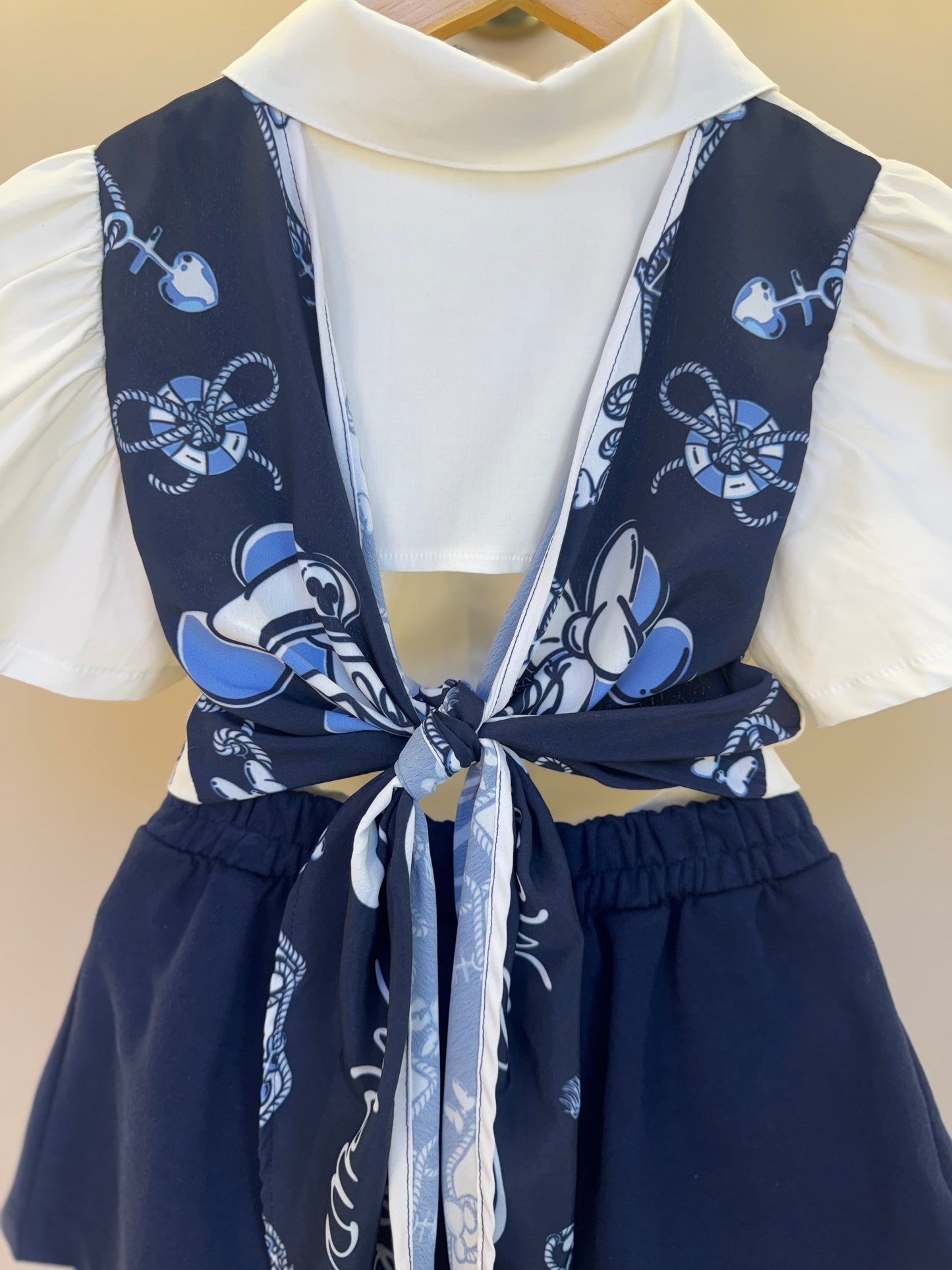 Conjunto Infantil Camisa Mangas Amplas e Laço nas costas e Shorts com Pregas Essentials - Animê