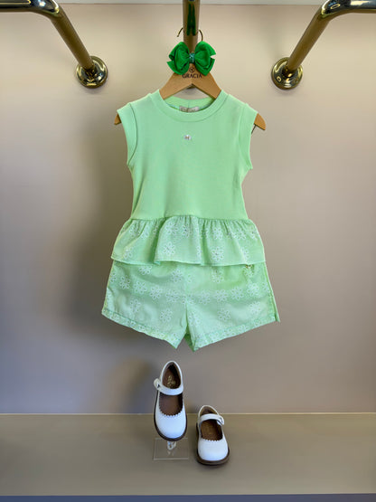 Conjunto Infantil Verde Blusa Com Babado Peplum e Shorts Com Bordado Inglês - Petit Cherie