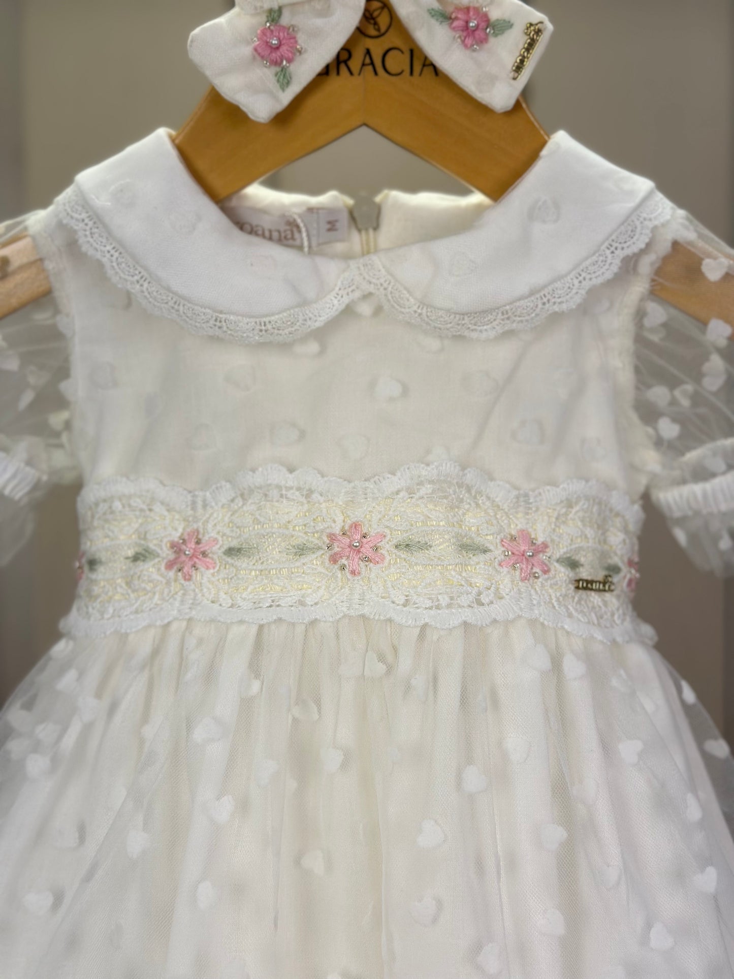 Vestido Infantil Super Luxo Tule Poás Marfim Gola, Busto e Mangas Rendadas e Bordados - Roana