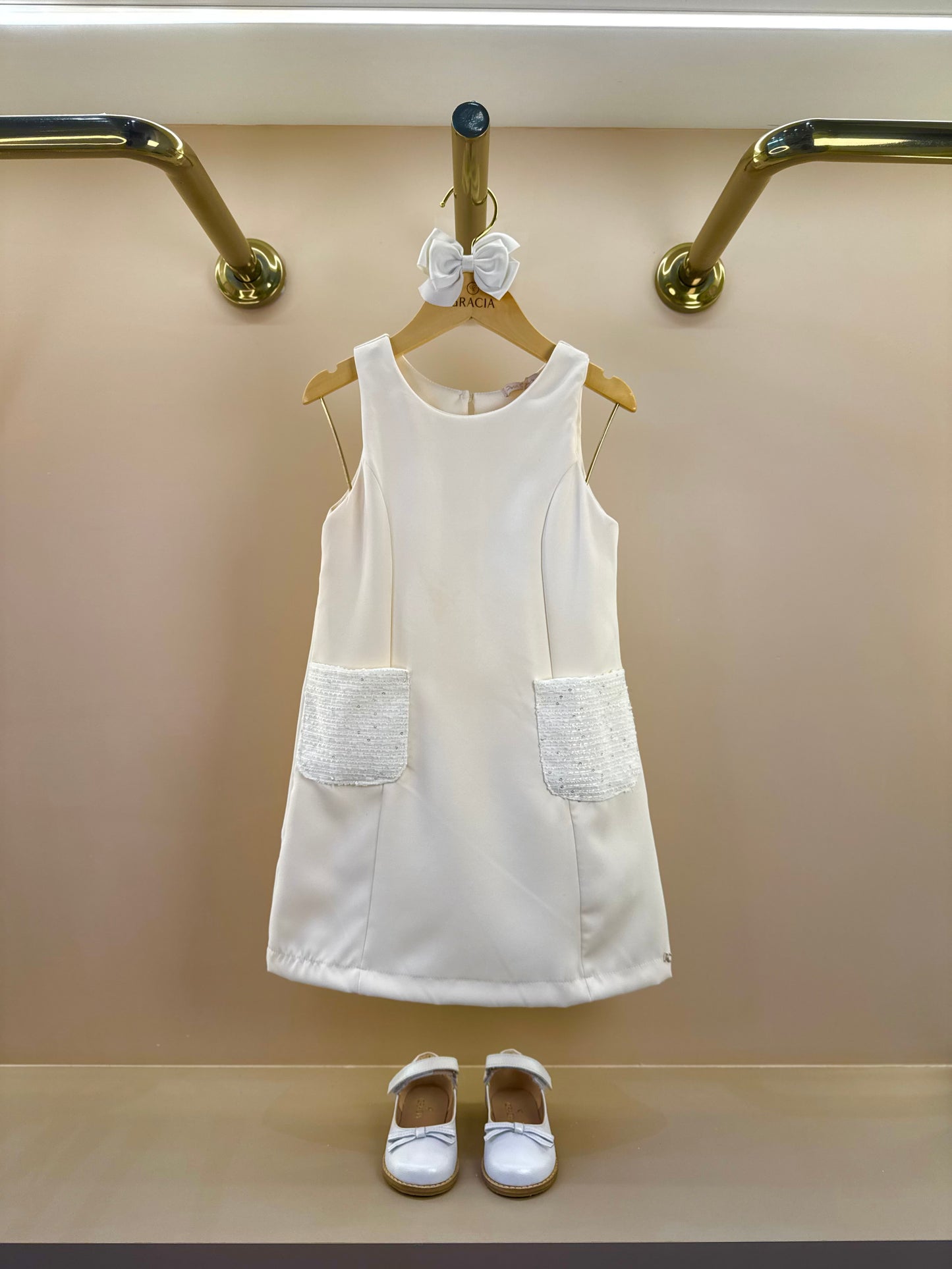 Vestido Infantil Trapézio Alfaiataria Bolsos Tweed Bege - Petit Cherie