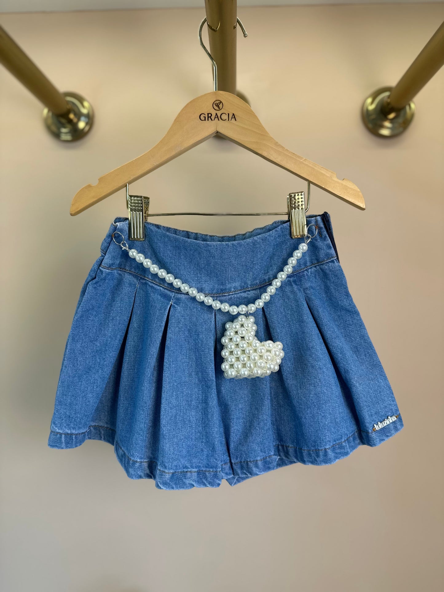 Shorts-saia Jeans com Pregas Cinto Pérolas e Coração - Luluzinha