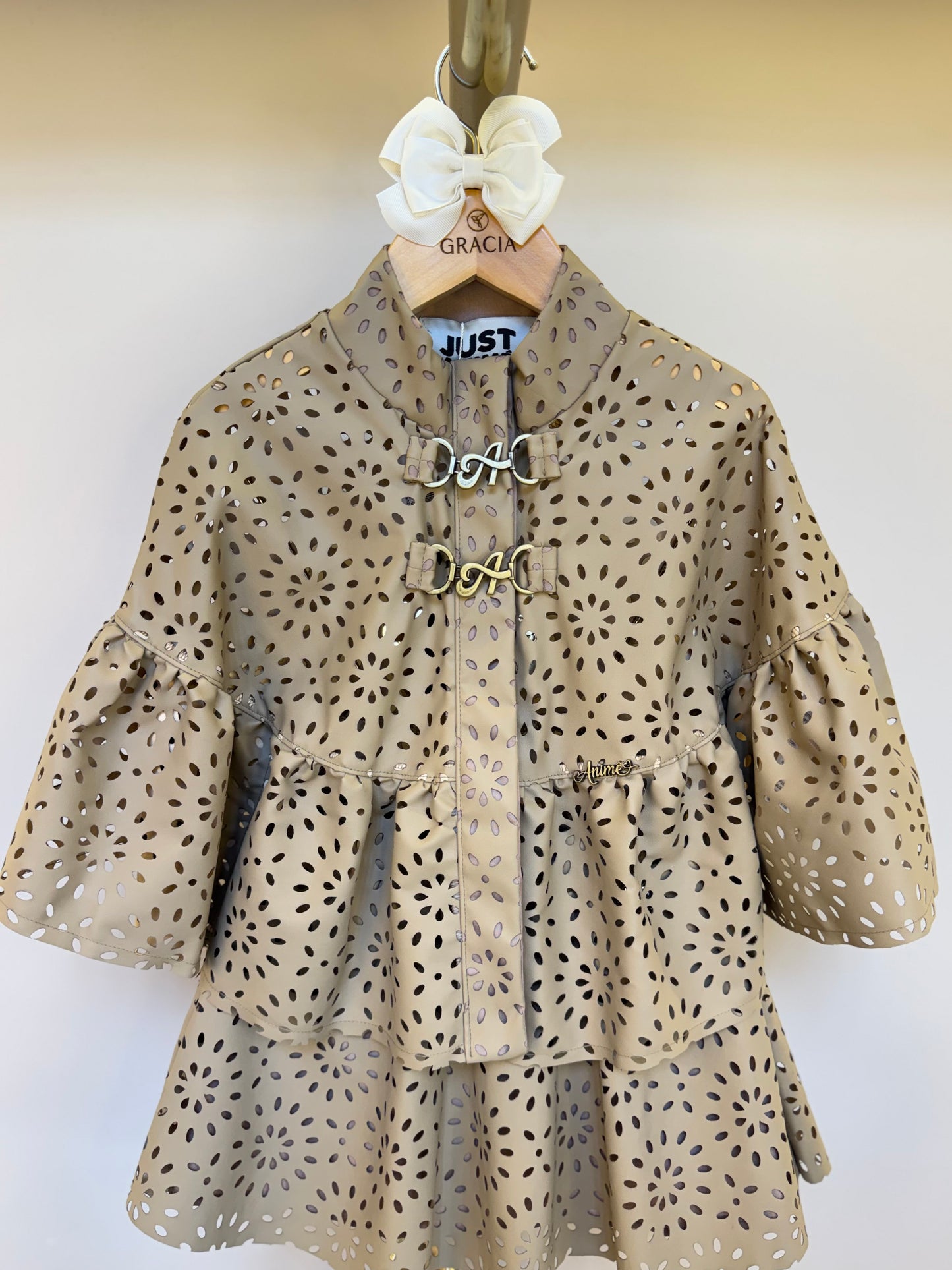 Conjunto Infantil Casaco Capa e Saia-shorts Couro Tech Floral Vazado - Animê