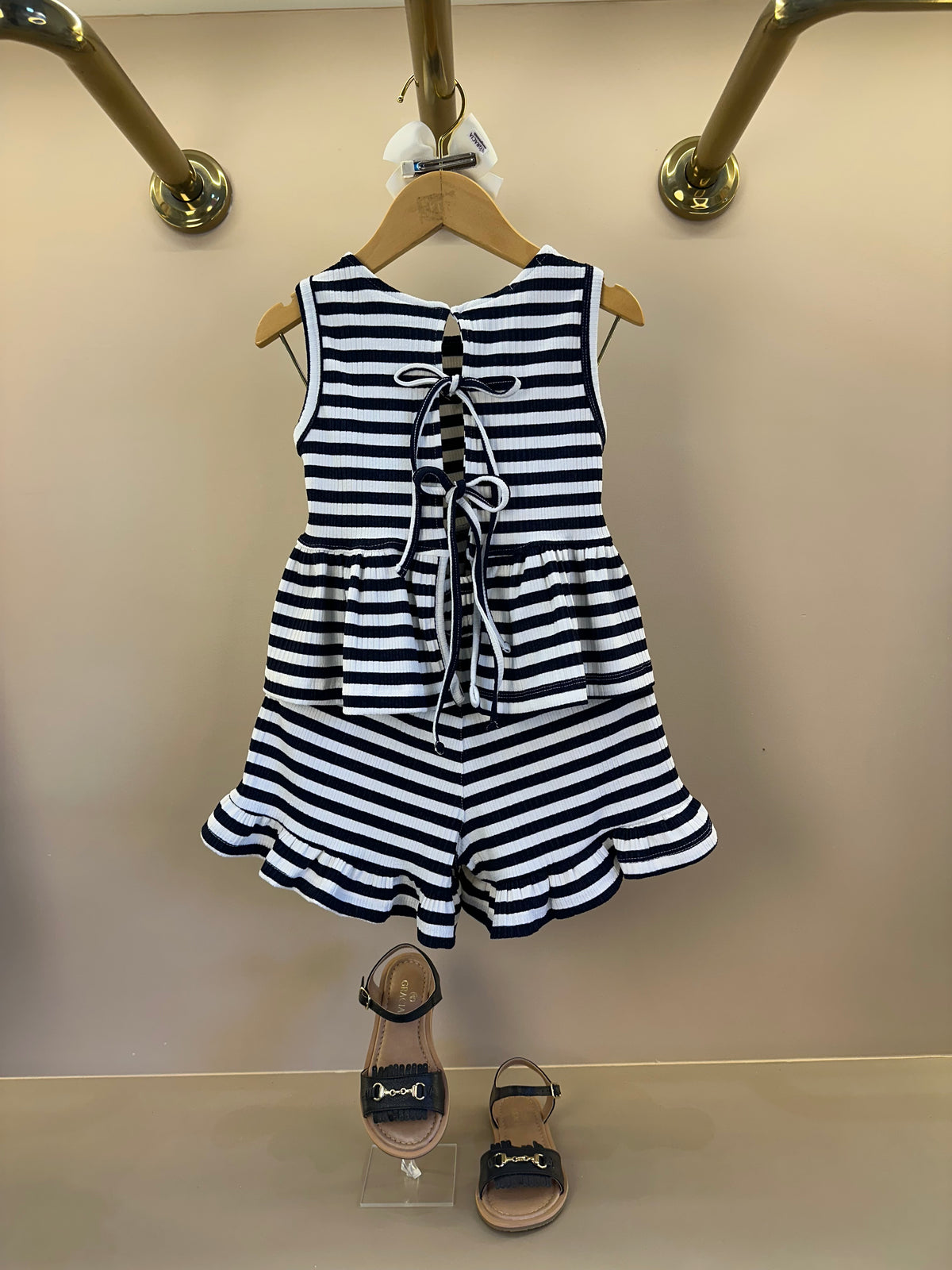 Conjunto Infantil Blusa Malha Listrada Com Amarração Nas Costas e Shorts Com Babadinho- Luluzinha