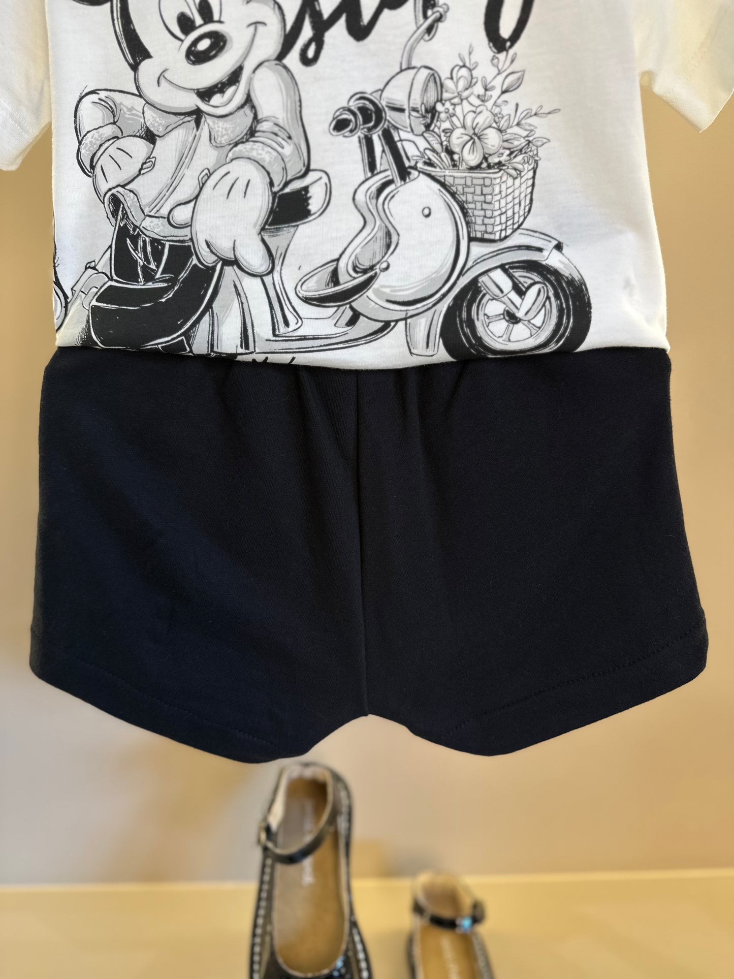 Conjunto Infantil Blusa Minnie Buquê & Mickey Pérola e Shorts Conceito Tweed Preto - Animê