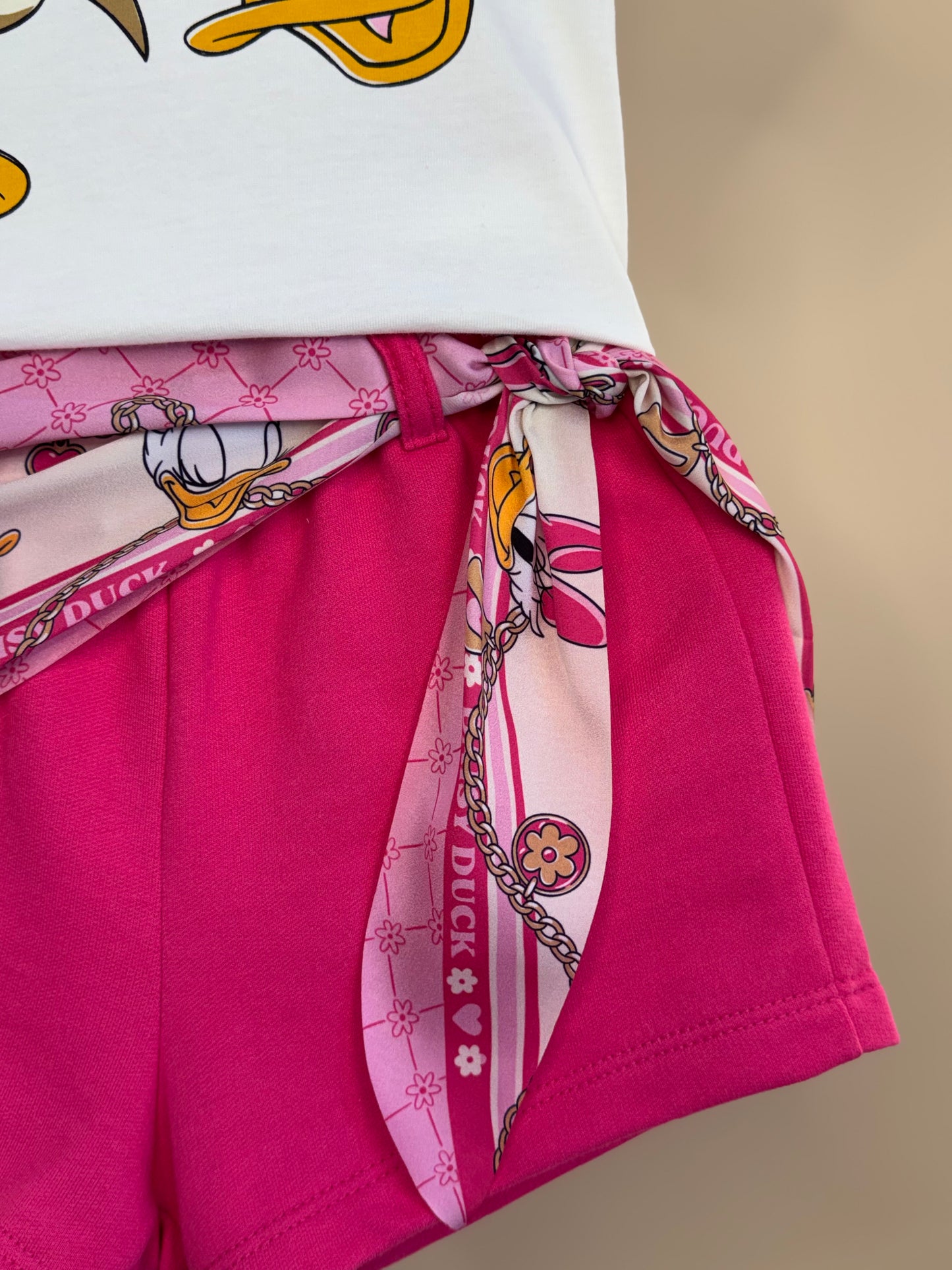 Conjunto Infantil Blusa Daisy & Donald com Shorts Lenço Rosa - Momi